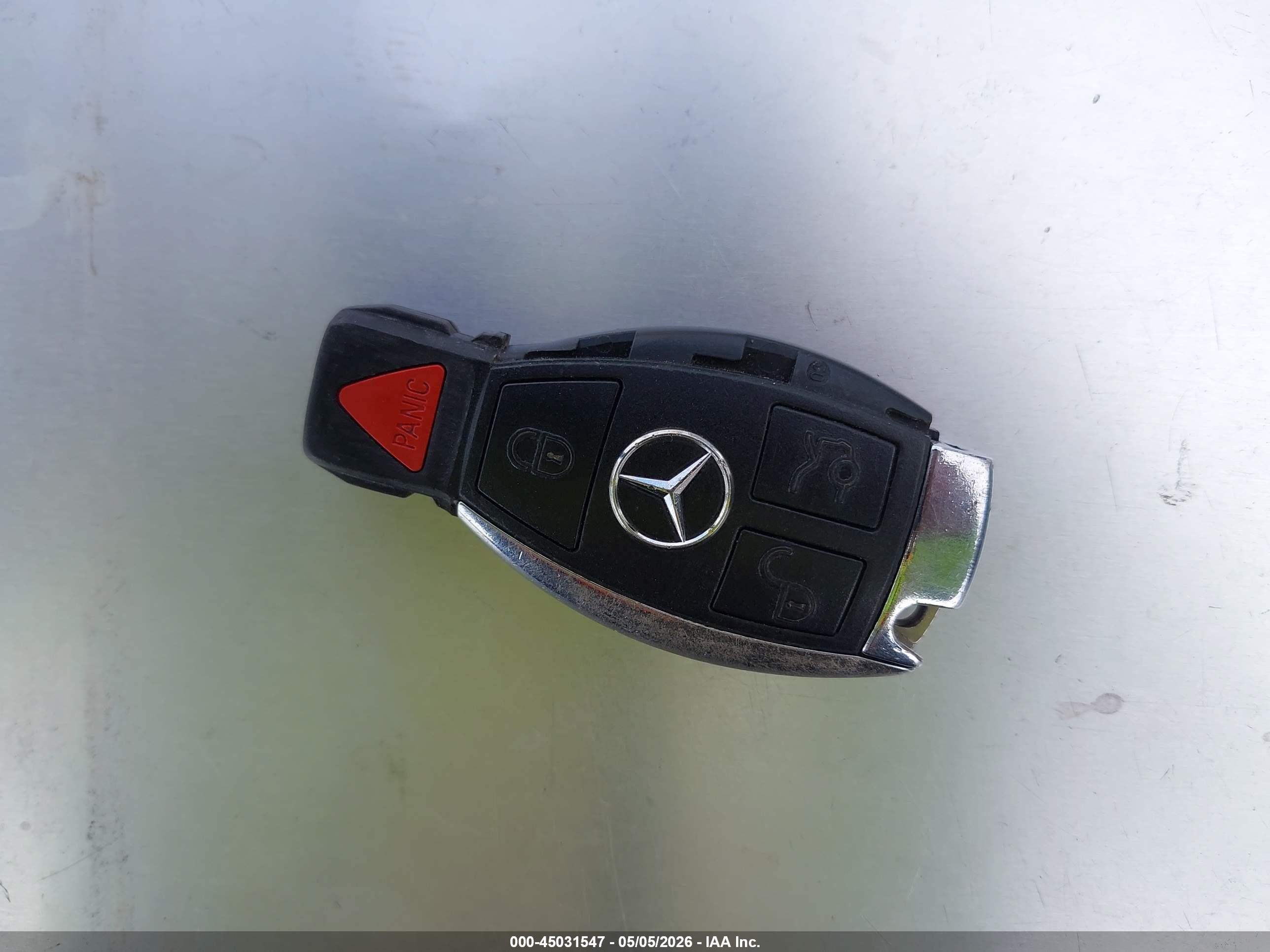 2013 Mercedes-benz C 250 Sport Синий vin: WDDGF4HB5DA784224