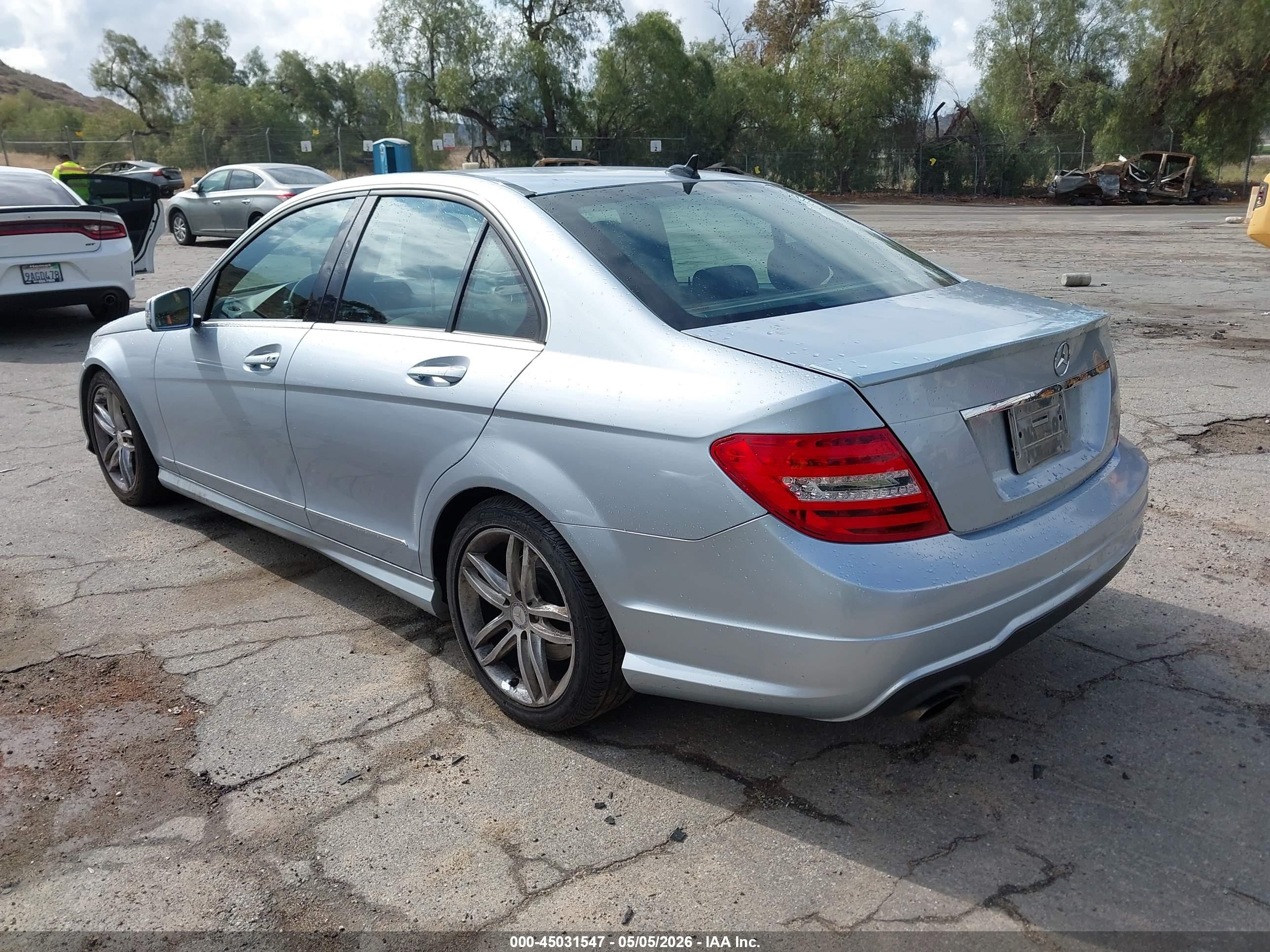 2013 Mercedes-benz C 250 Sport Синий vin: WDDGF4HB5DA784224