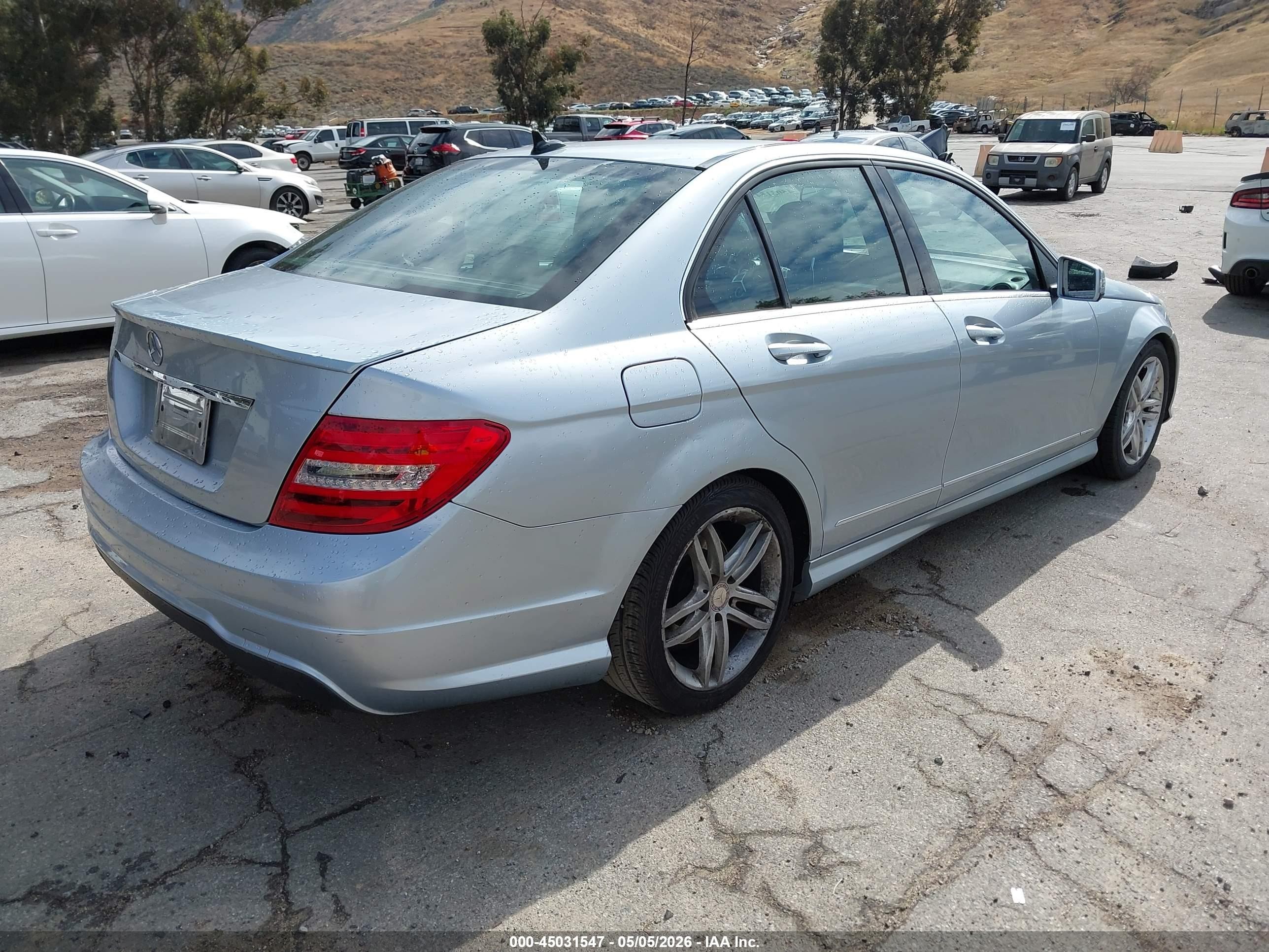 2013 Mercedes-benz C 250 Sport Синий vin: WDDGF4HB5DA784224