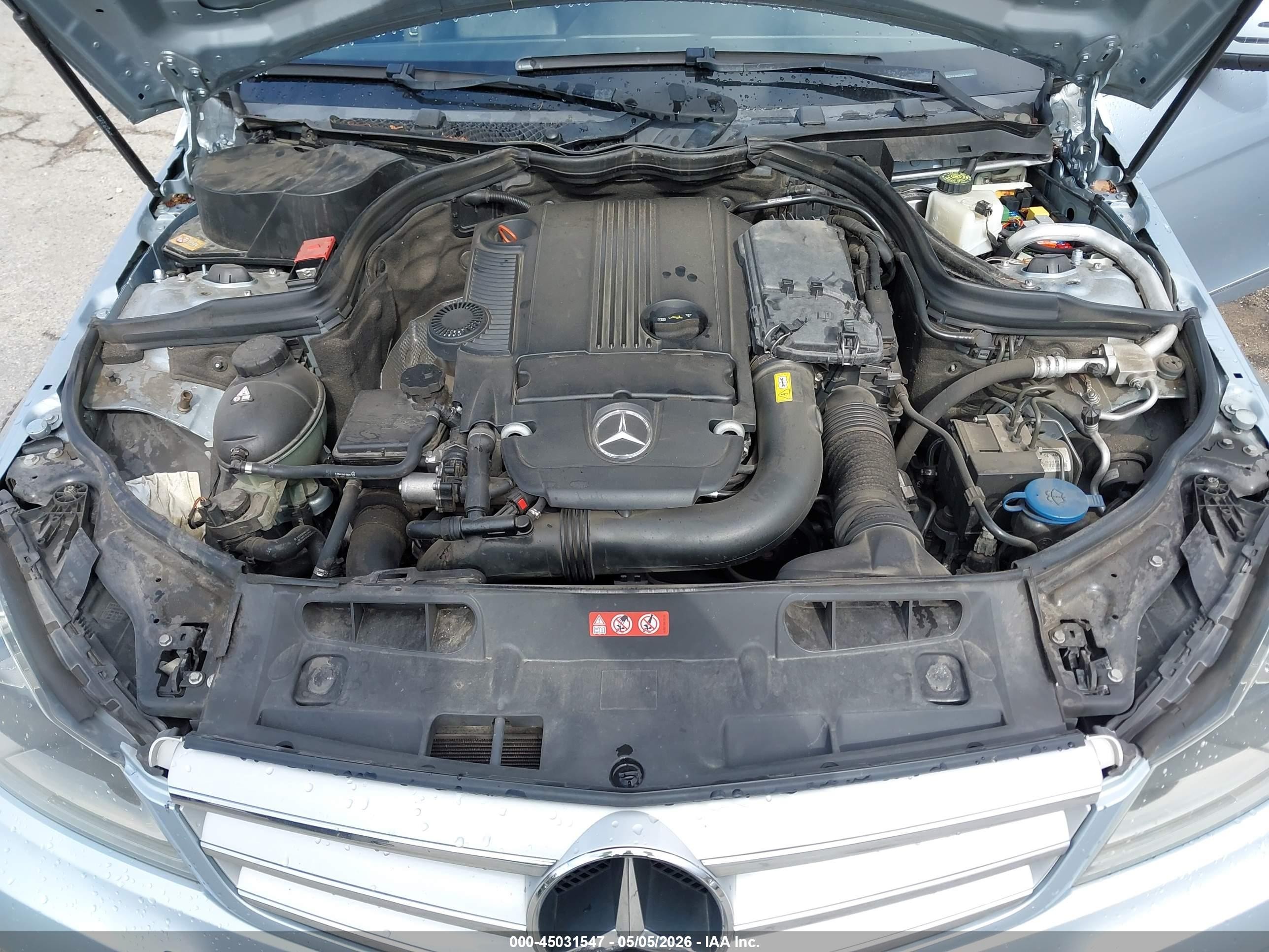 2013 Mercedes-benz C 250 Sport Синий vin: WDDGF4HB5DA784224