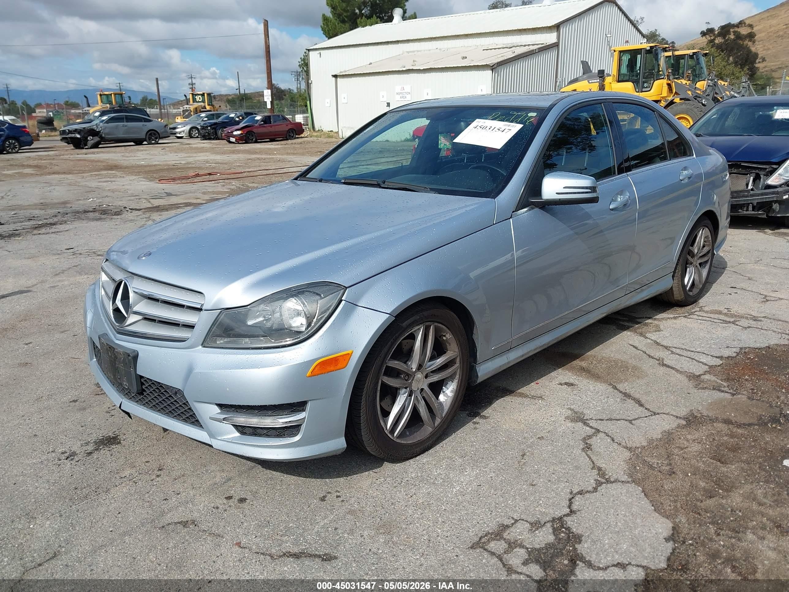 2013 Mercedes-benz C 250 Sport Синий vin: WDDGF4HB5DA784224