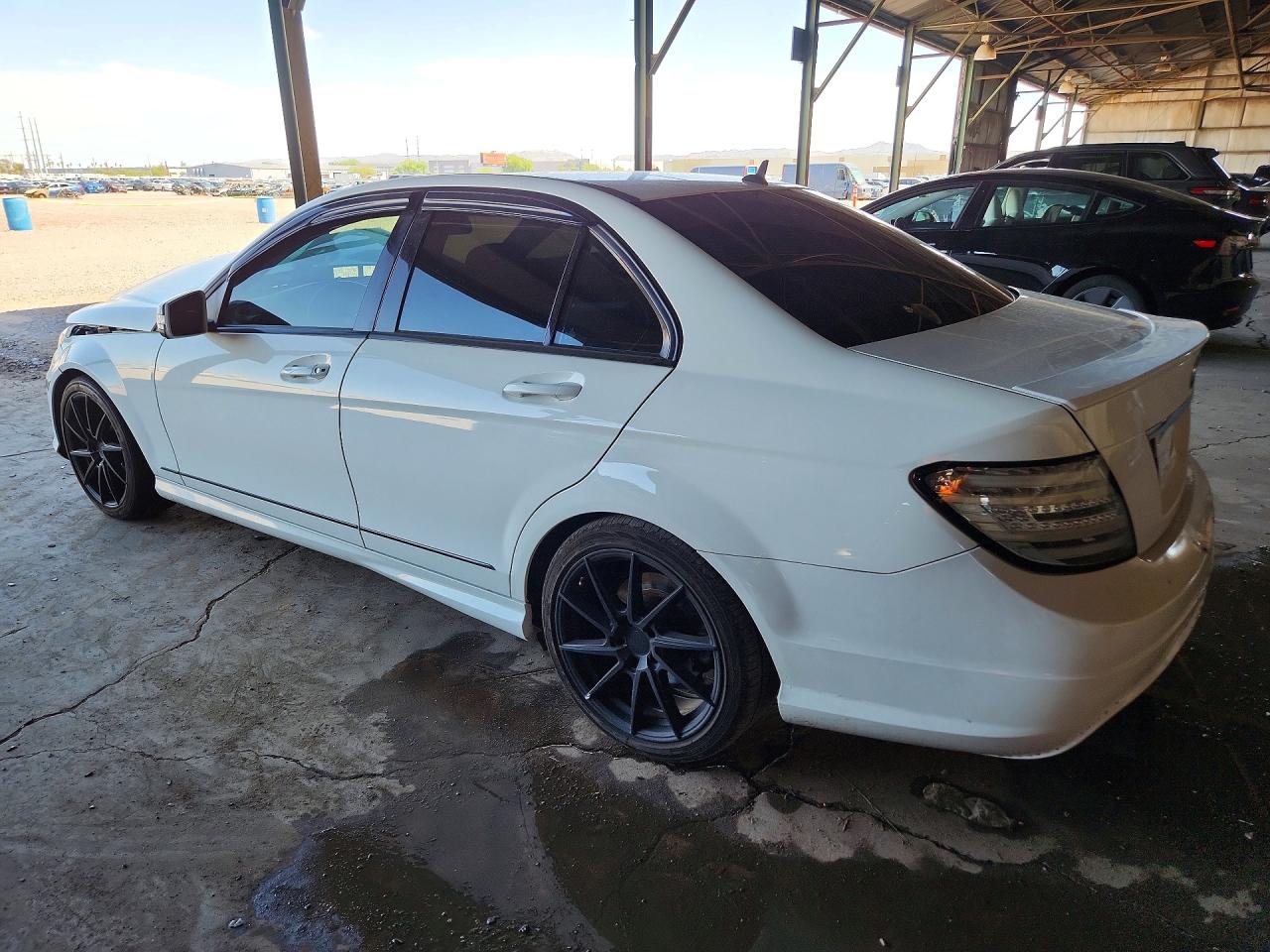 2013 Mercedes-benz C 250 Белый vin: WDDGF4HB5DA784580