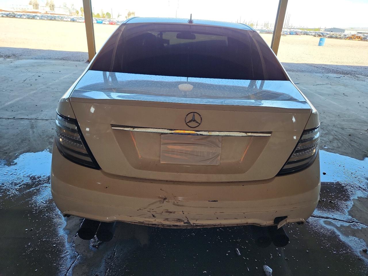2013 Mercedes-benz C 250 Белый vin: WDDGF4HB5DA784580