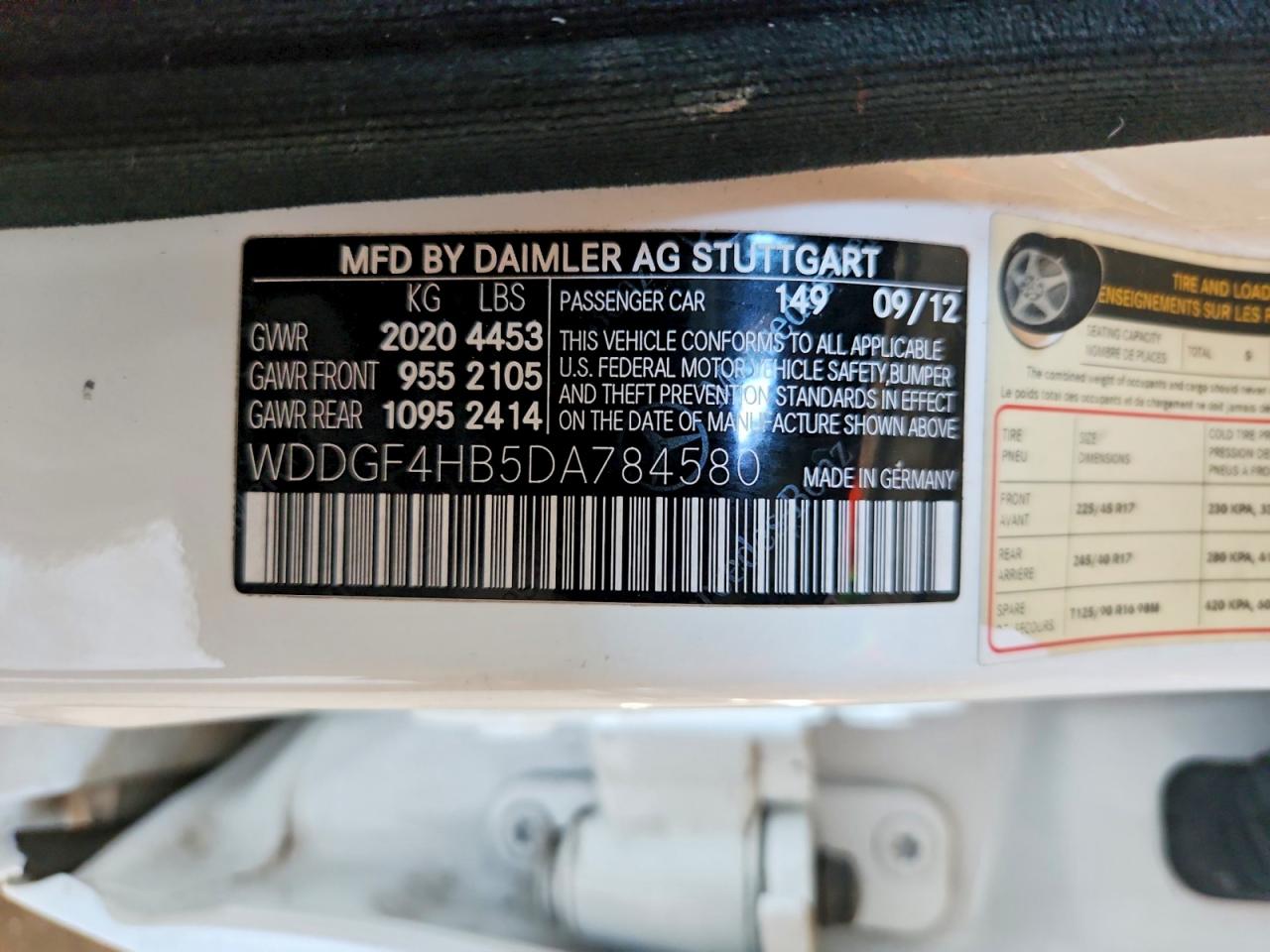 2013 Mercedes-benz C 250 Белый vin: WDDGF4HB5DA784580
