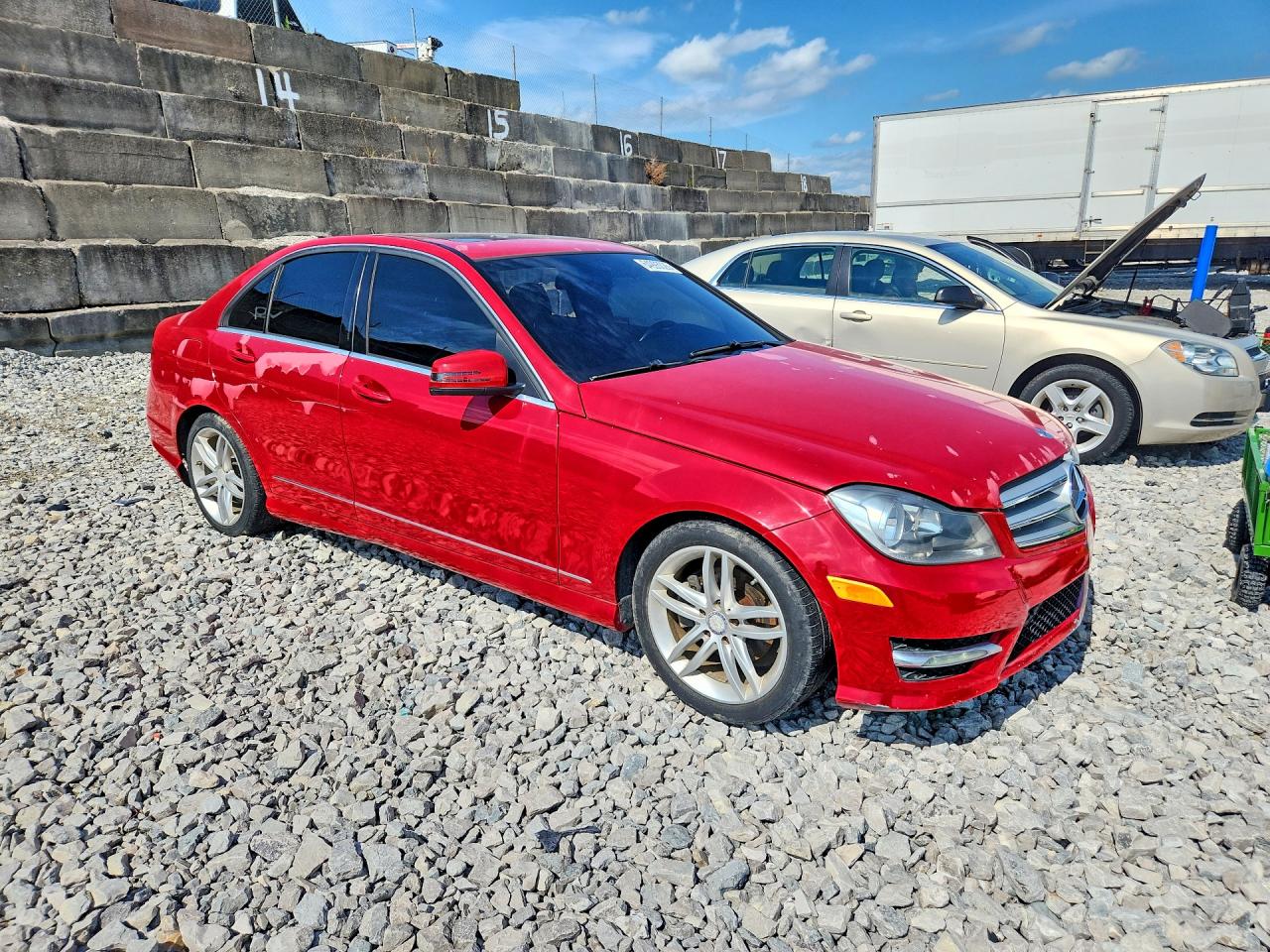 2013 Mercedes-benz C 250 Красный vin: WDDGF4HB5DA790850