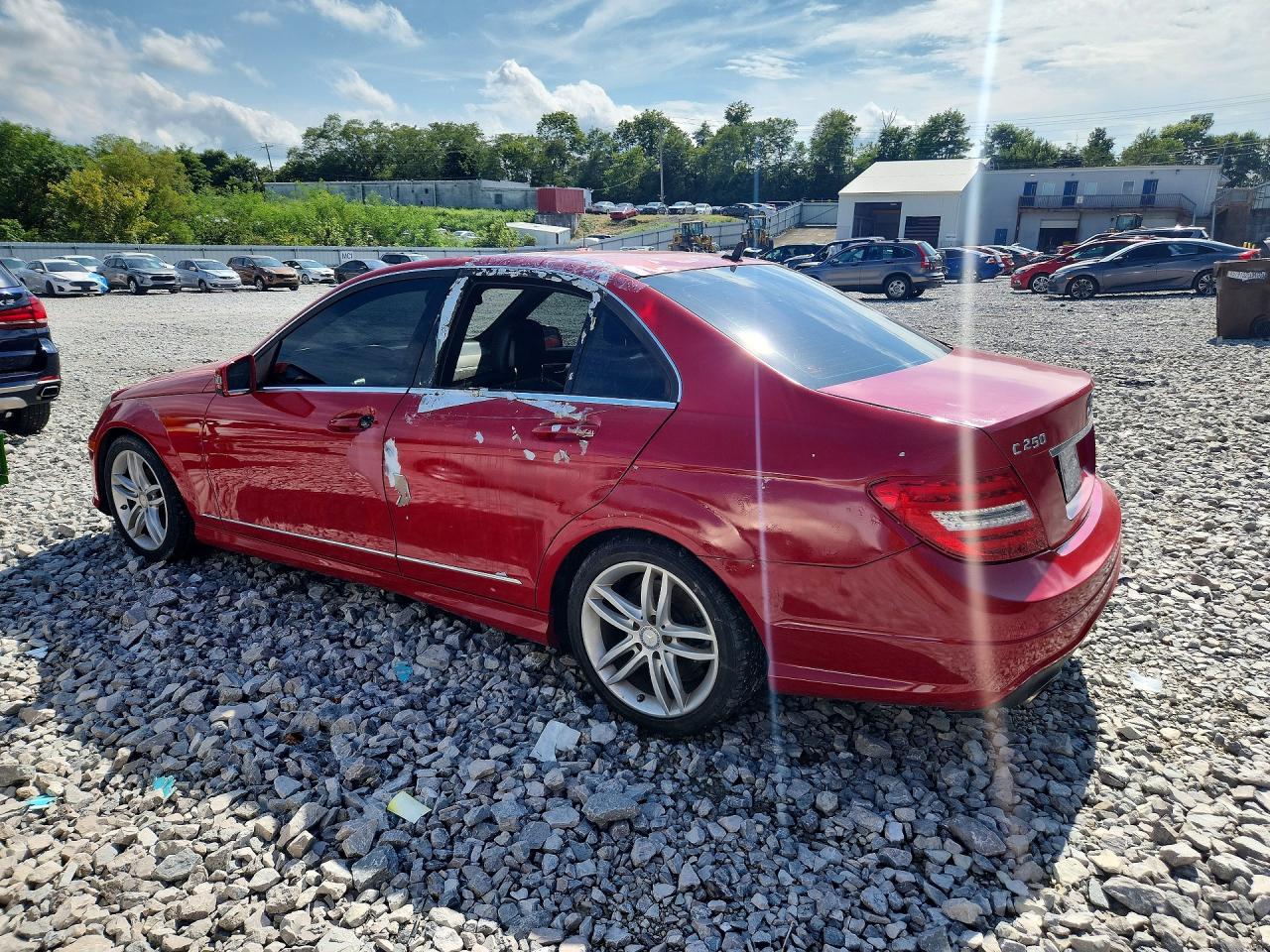 2013 Mercedes-benz C 250 Красный vin: WDDGF4HB5DA790850