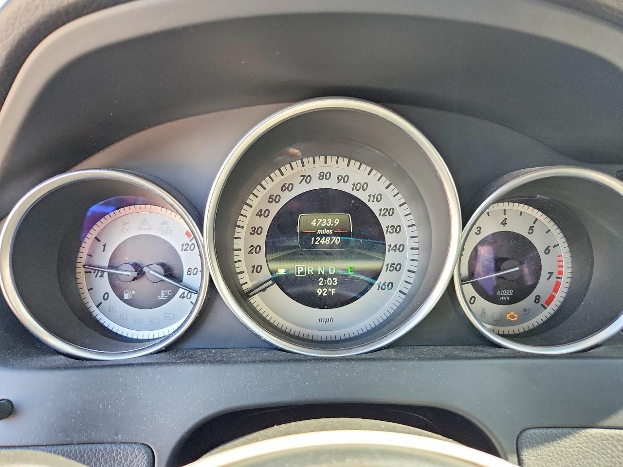 2013 Mercedes-benz C 250 Красный vin: WDDGF4HB5DA790850