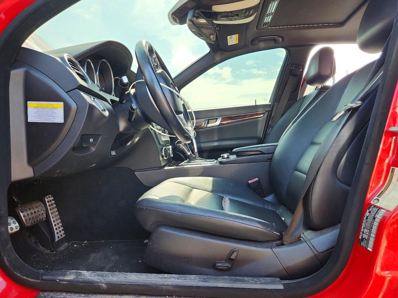 2013 Mercedes-benz C 250 Красный vin: WDDGF4HB5DA790850