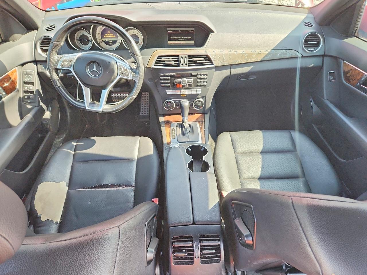 2013 Mercedes-benz C 250 Красный vin: WDDGF4HB5DA790850
