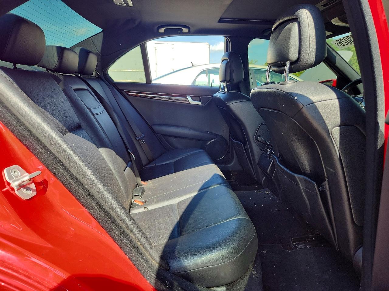 2013 Mercedes-benz C 250 Красный vin: WDDGF4HB5DA790850