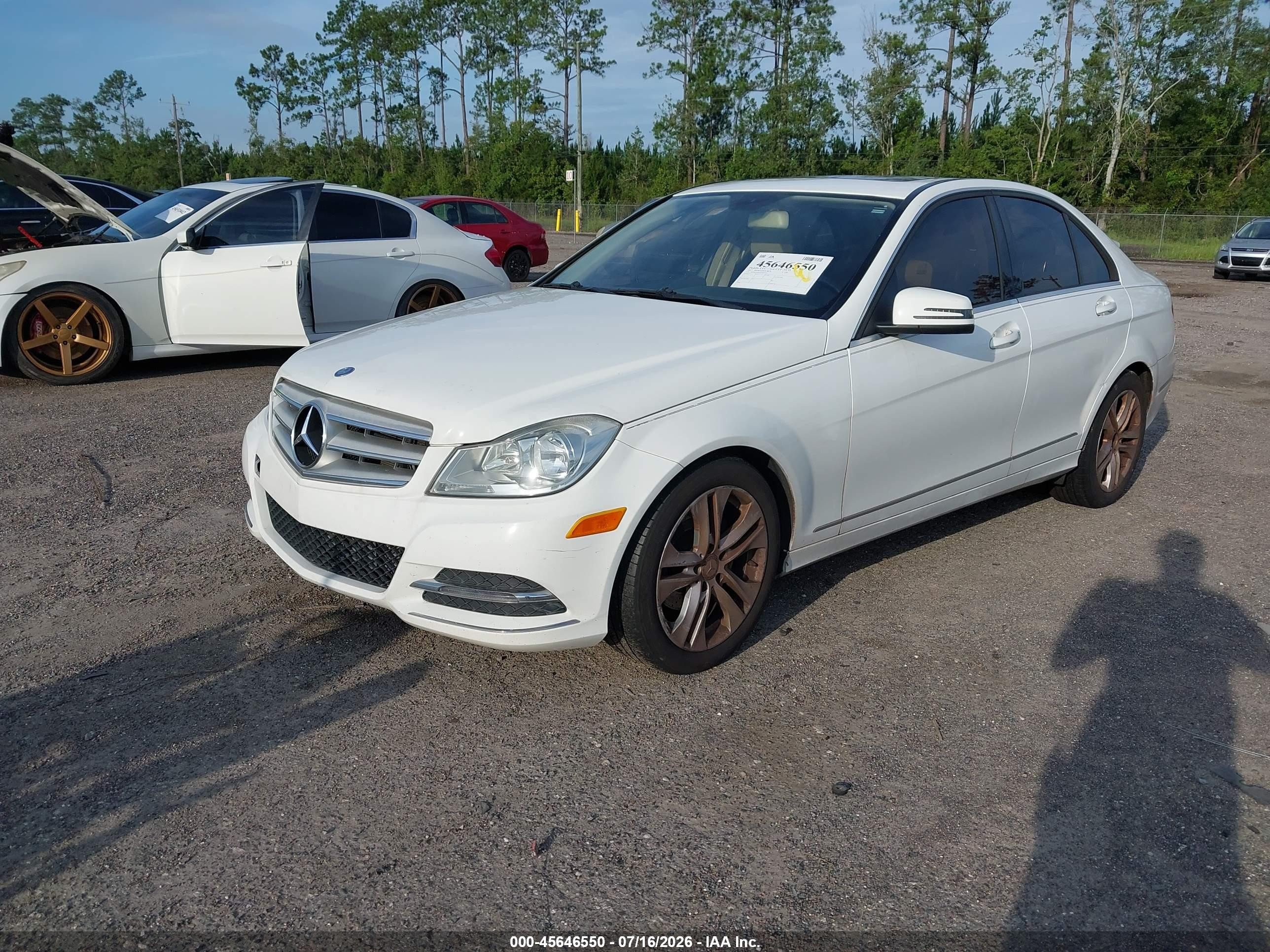 2013 Mercedes-benz C 250 Luxury White vin: WDDGF4HB5DA804505