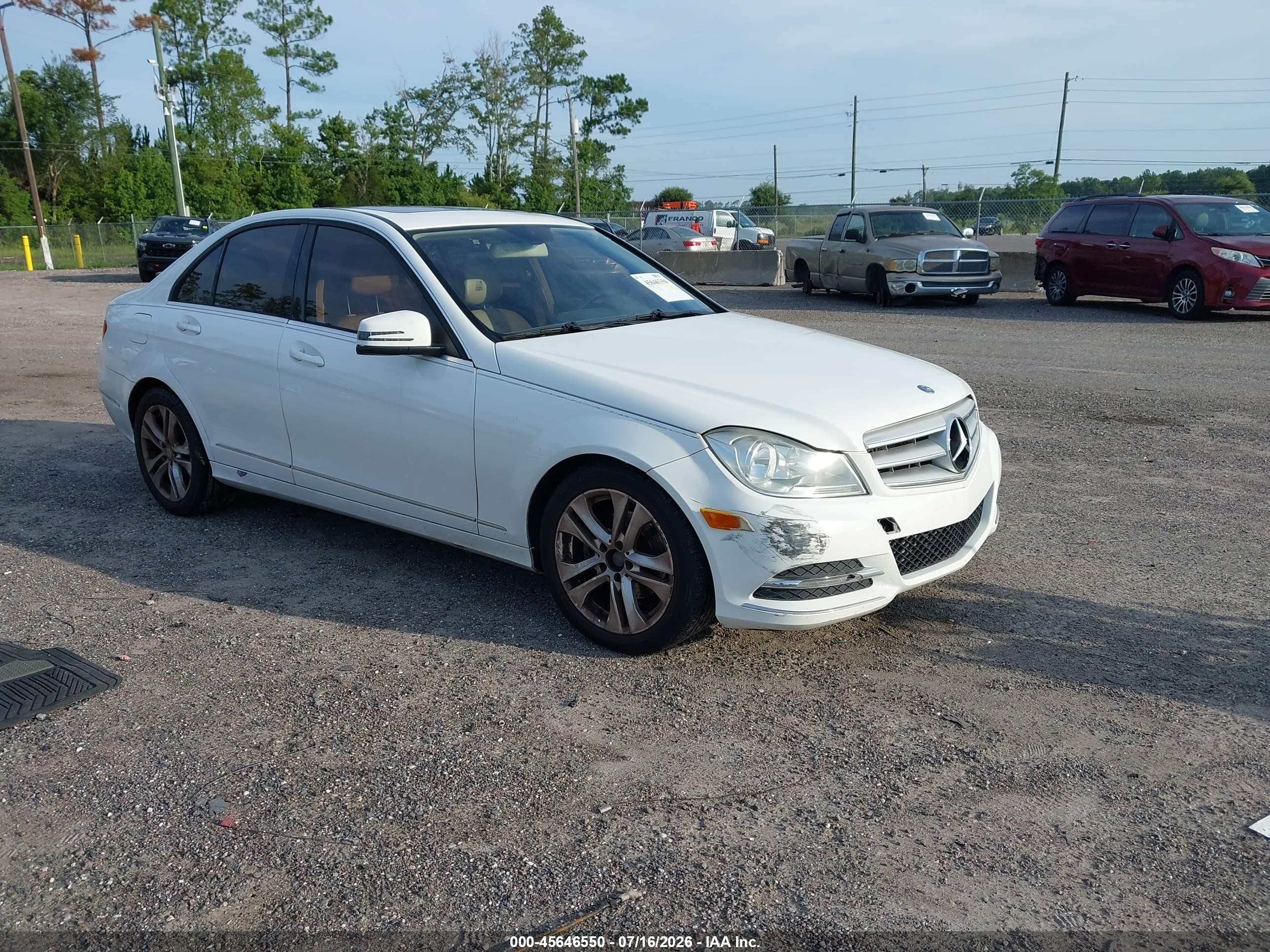 2013 Mercedes-benz C 250 Luxury White vin: WDDGF4HB5DA804505
