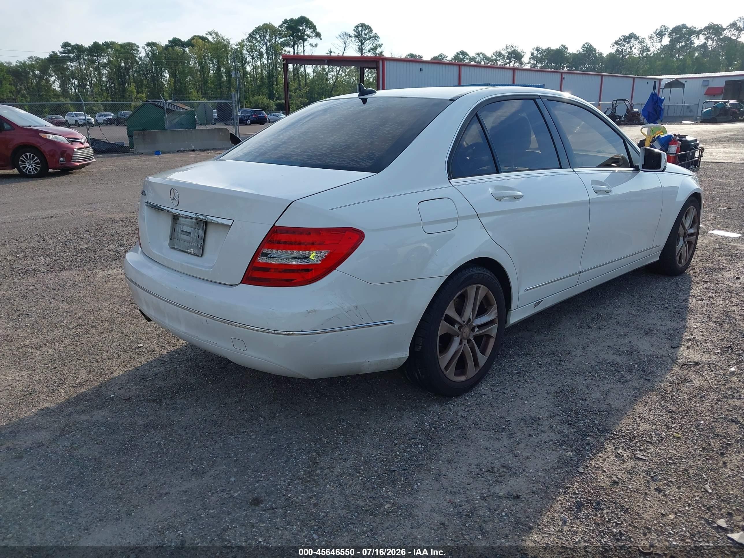 2013 Mercedes-benz C 250 Luxury White vin: WDDGF4HB5DA804505