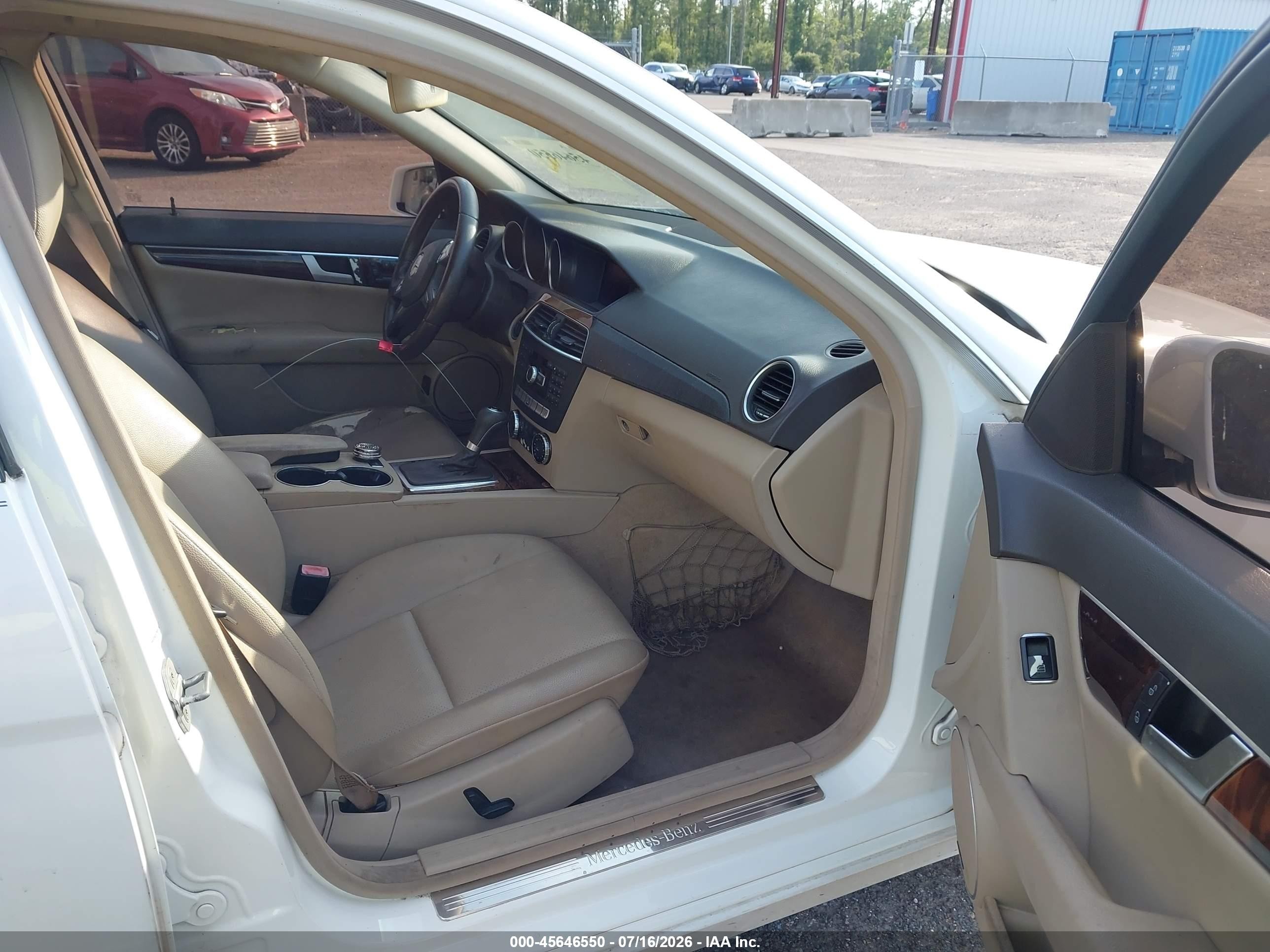 2013 Mercedes-benz C 250 Luxury White vin: WDDGF4HB5DA804505
