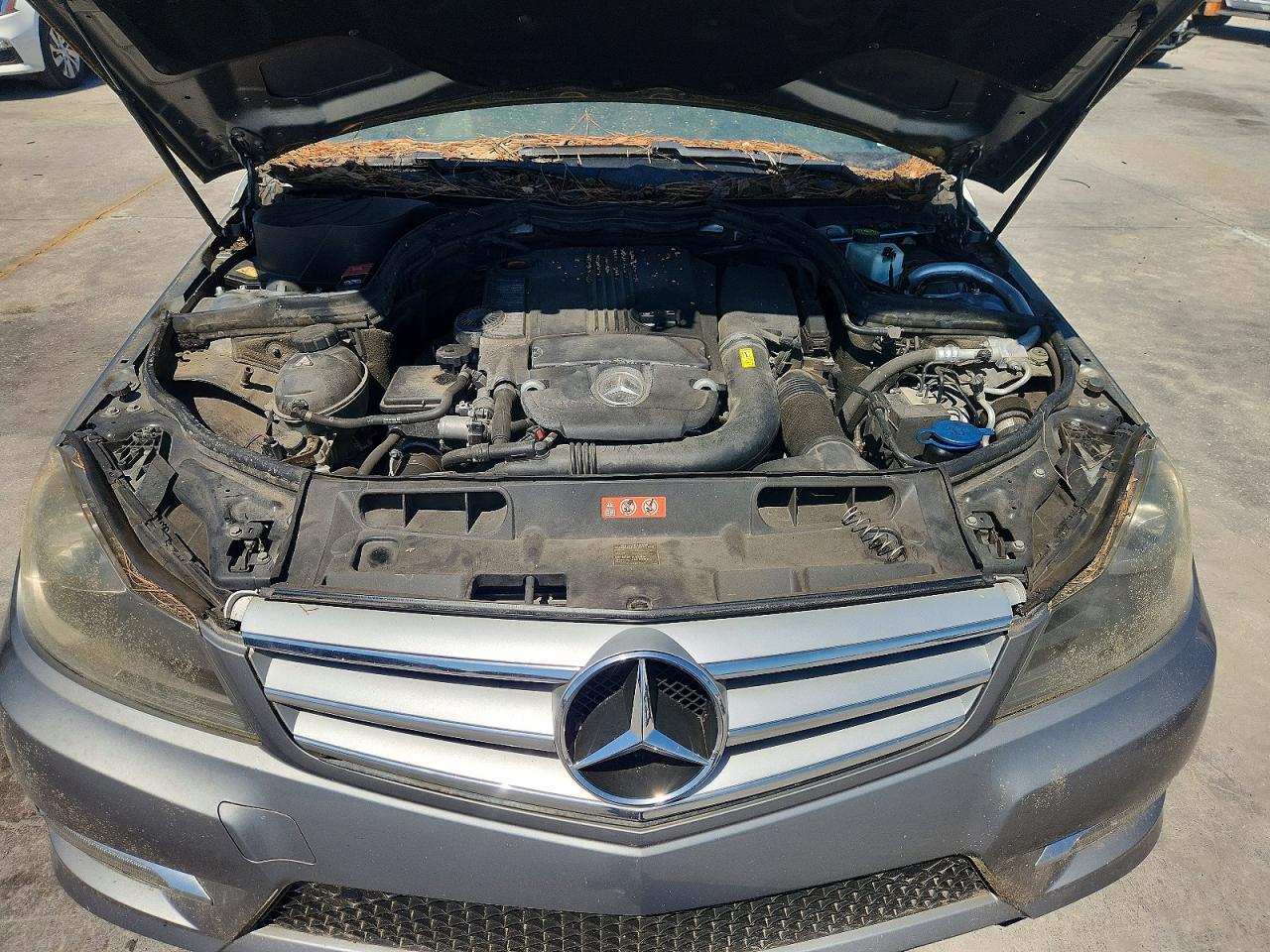 2013 Mercedes-benz C 250 Gray vin: WDDGF4HB5DA852022