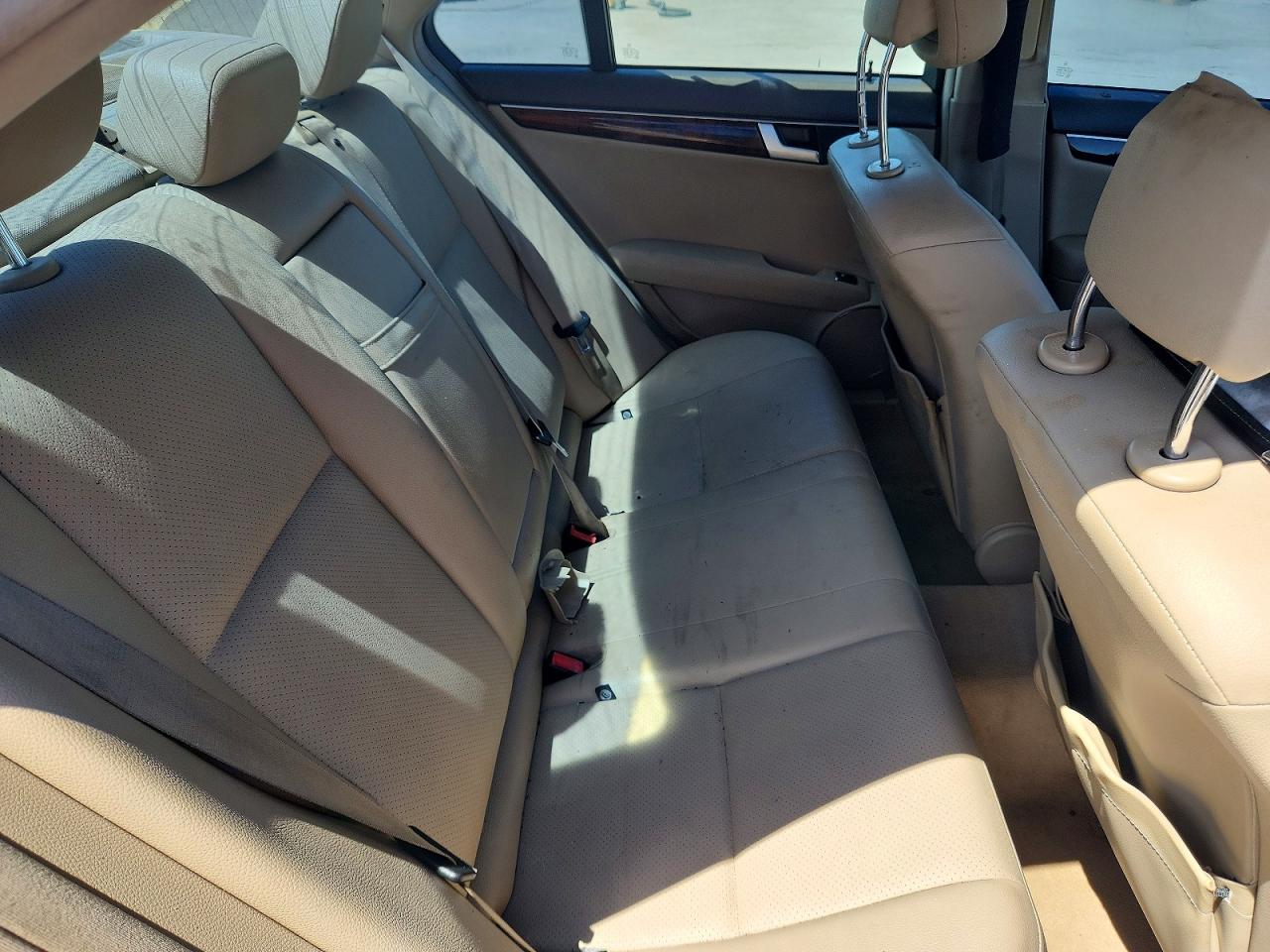 2013 Mercedes-benz C 250 Коричневый vin: WDDGF4HB5DF971532