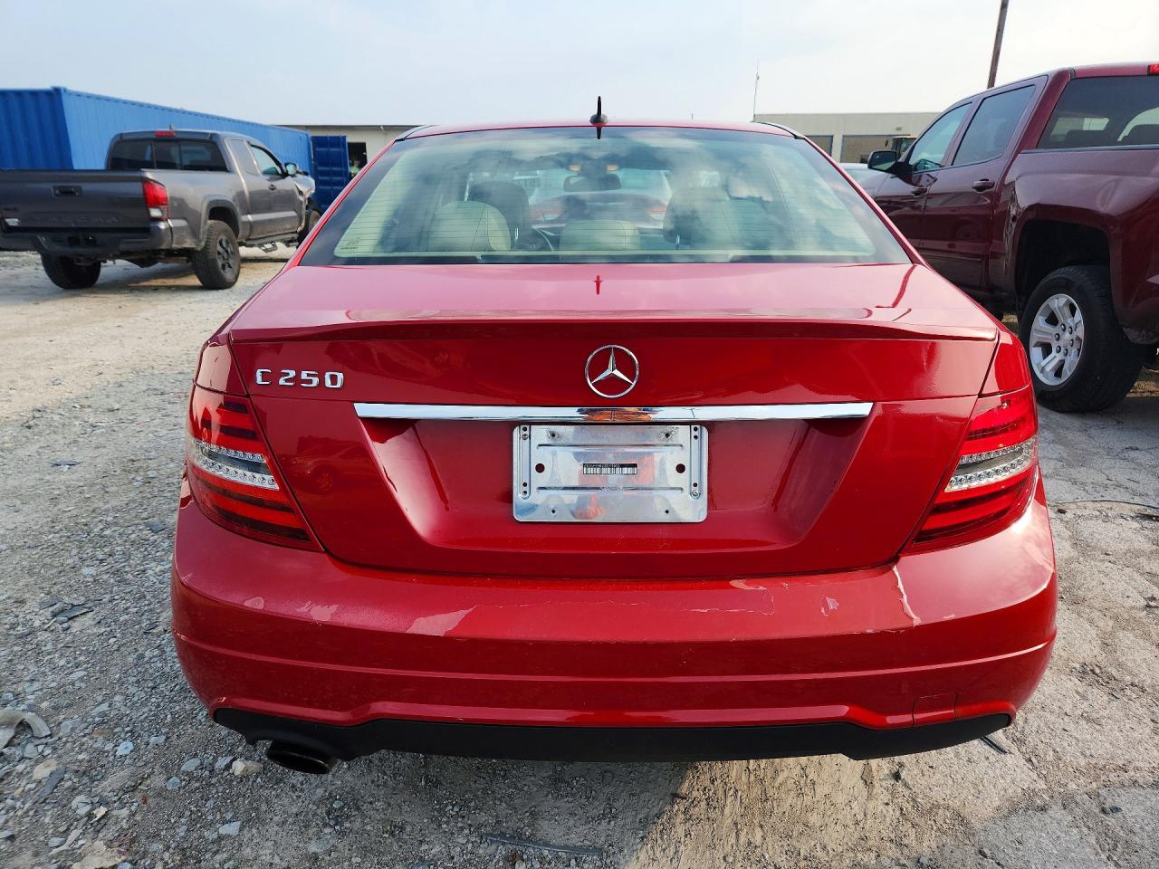 2013 Mercedes-benz C 250 Red vin: WDDGF4HB5DR245524