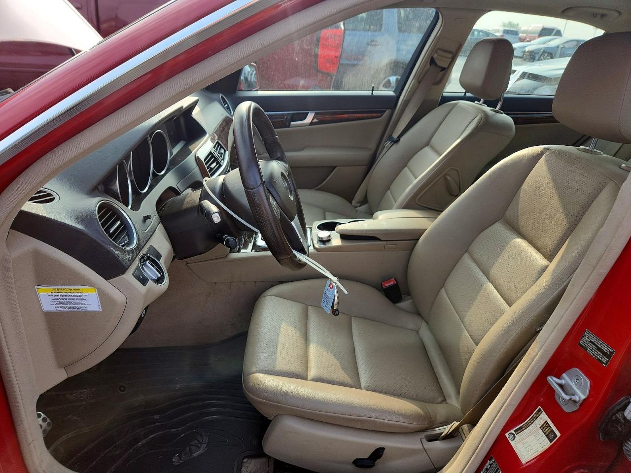 2013 Mercedes-benz C 250 Red vin: WDDGF4HB5DR245524
