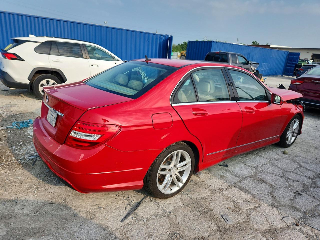 2013 Mercedes-benz C 250 Red vin: WDDGF4HB5DR245524