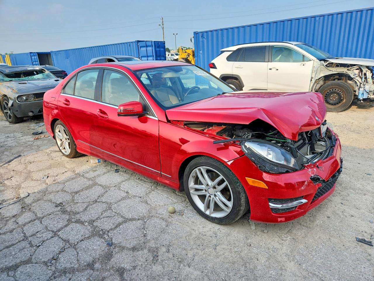 2013 Mercedes-benz C 250 Red vin: WDDGF4HB5DR245524