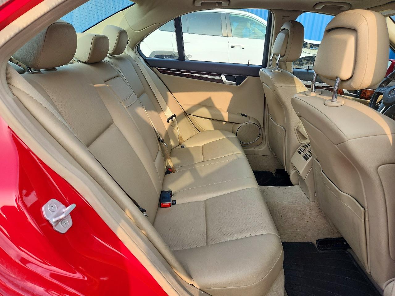 2013 Mercedes-benz C 250 Red vin: WDDGF4HB5DR245524