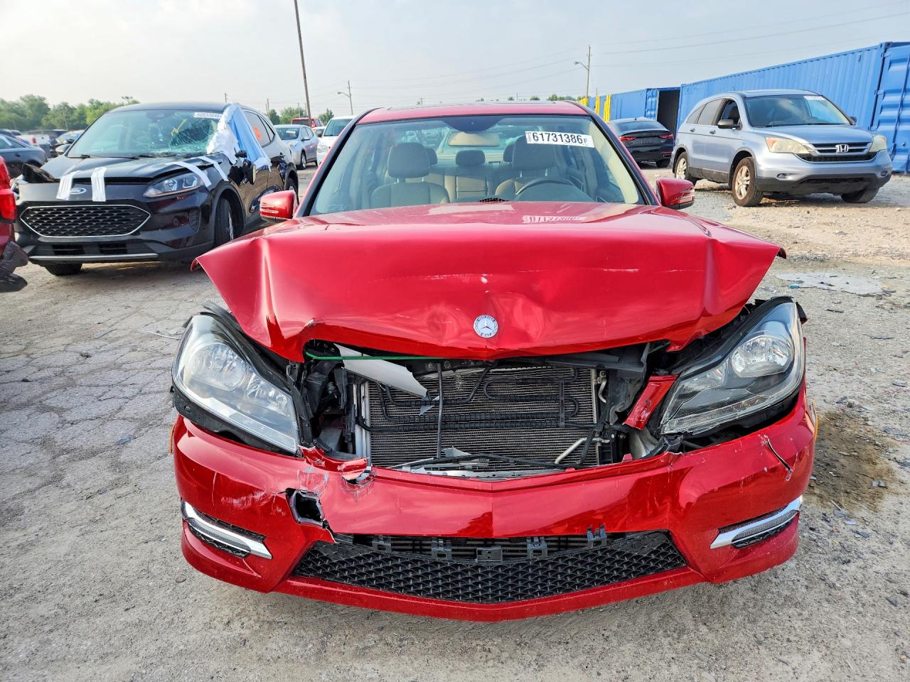 2013 Mercedes-benz C 250 Red vin: WDDGF4HB5DR245524