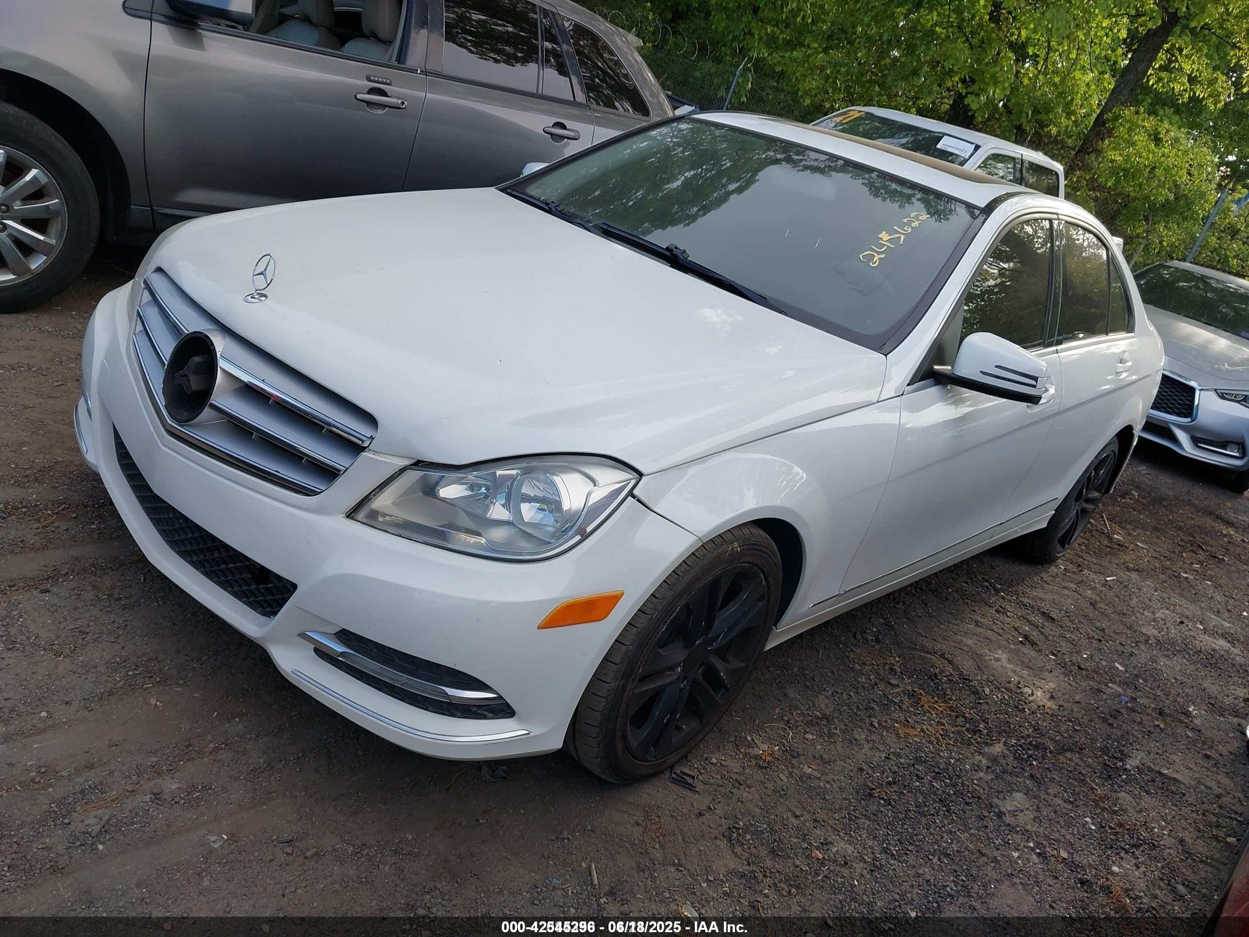 2013 Mercedes-benz C 250 Luxury/sport White vin: WDDGF4HB5DR245622