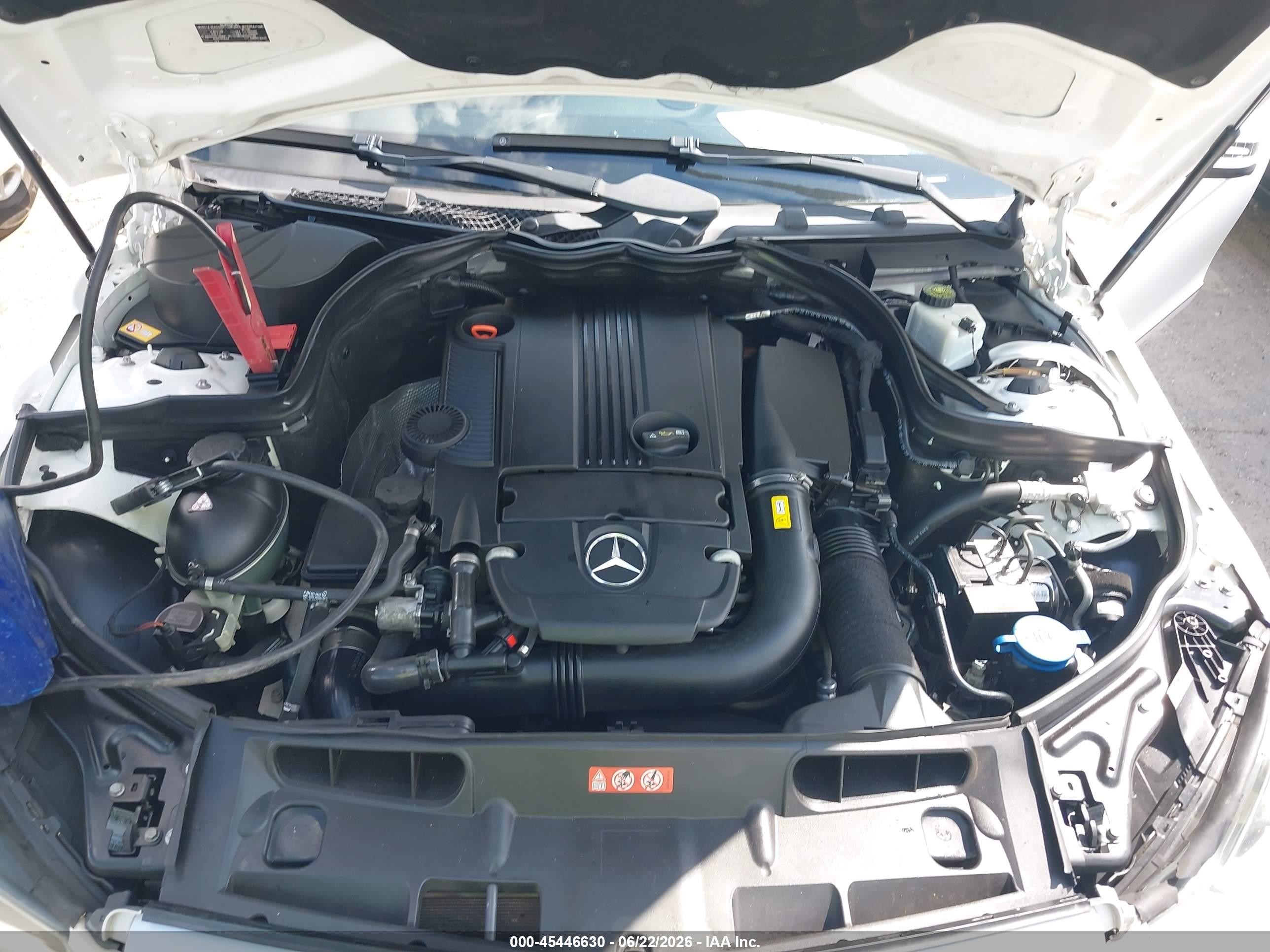 2013 Mercedes-benz C 250 Sport White vin: WDDGF4HB5DR258127