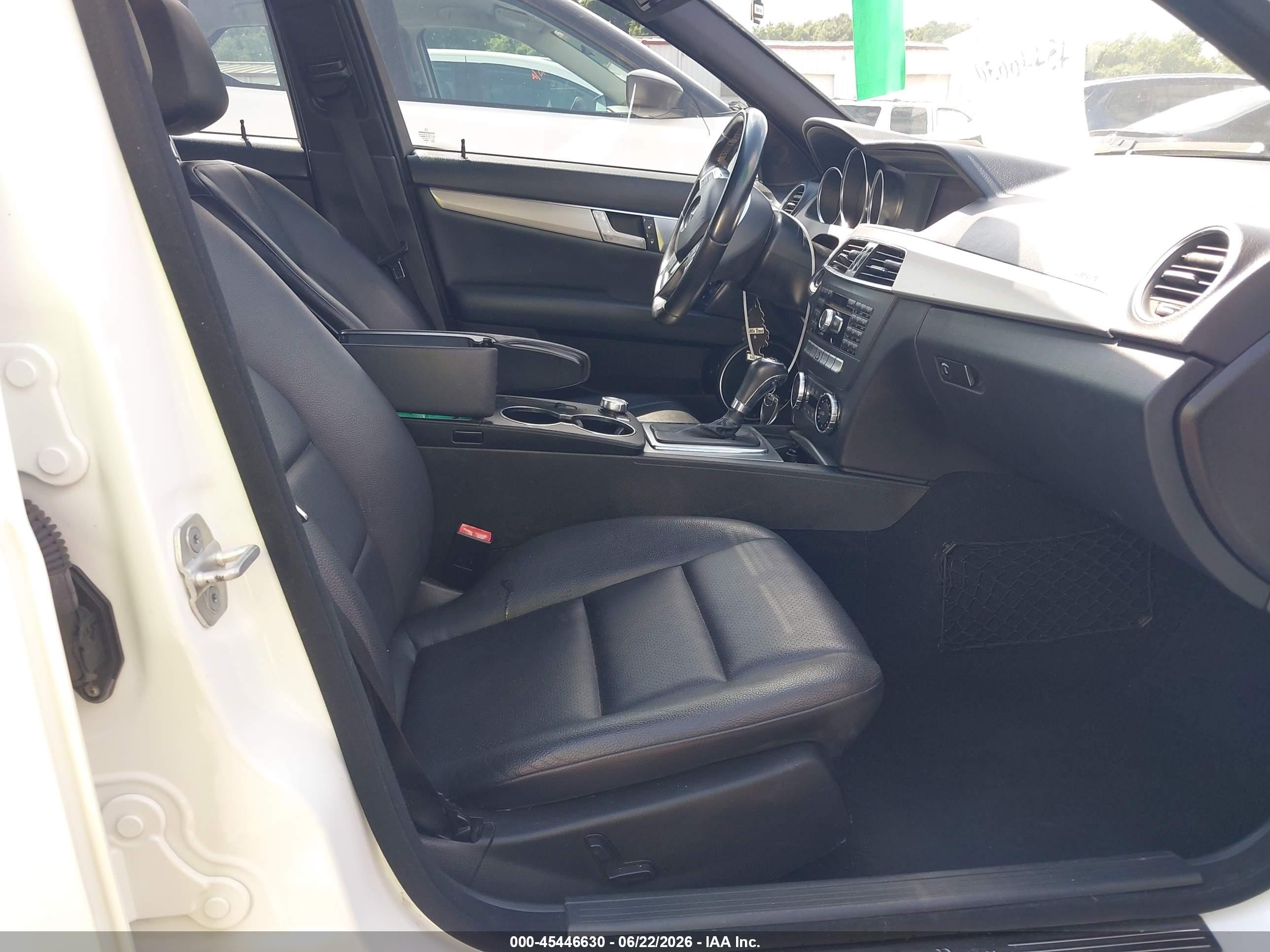 2013 Mercedes-benz C 250 Sport White vin: WDDGF4HB5DR258127