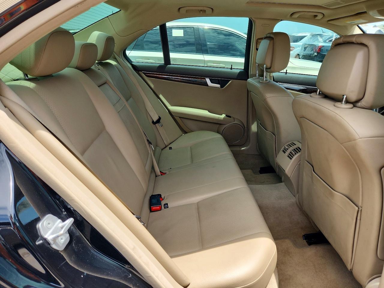 2013 Mercedes-benz C 250 Черный vin: WDDGF4HB5DR263683