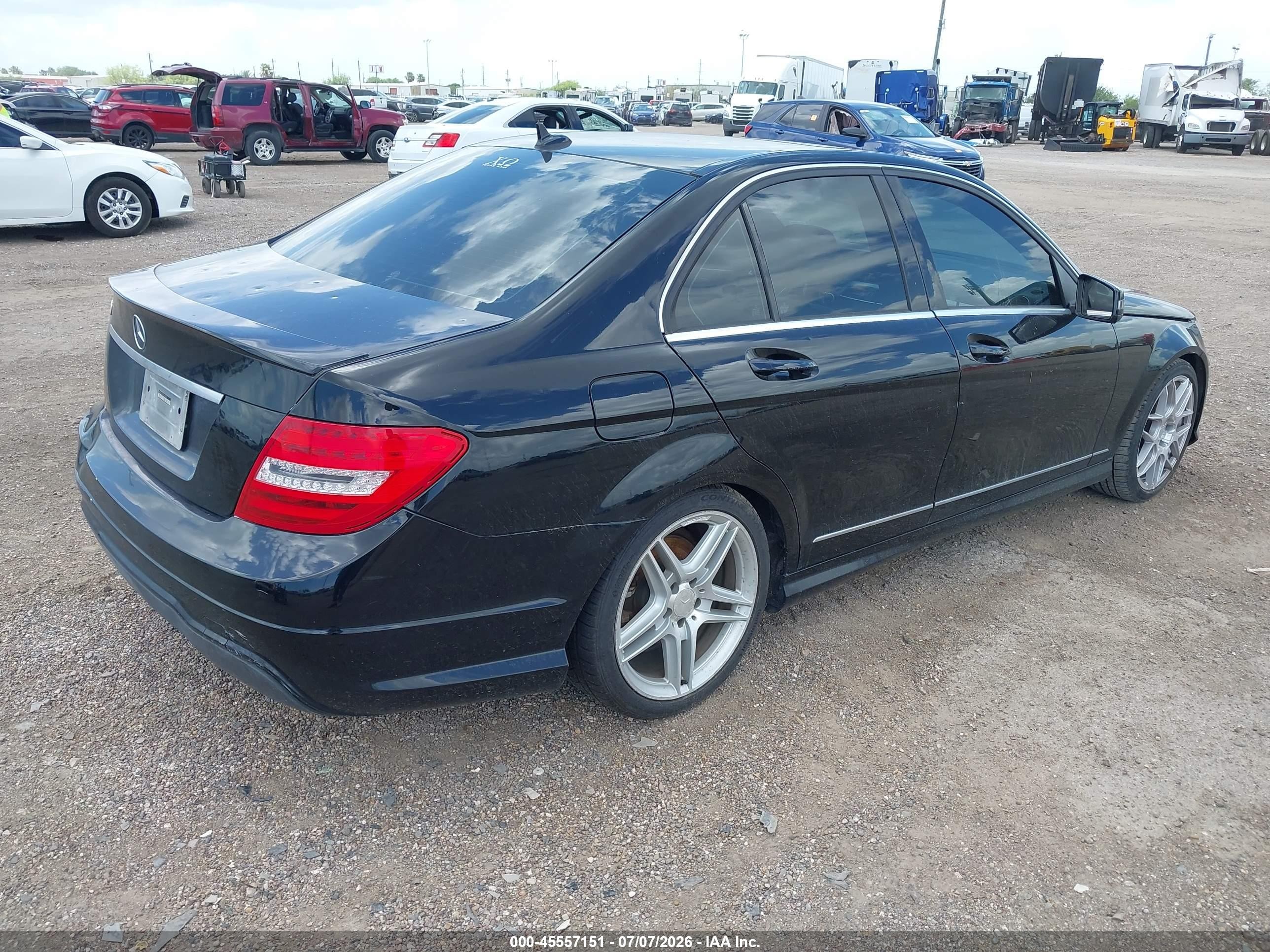 2013 Mercedes-benz C 250 Sport Черный vin: WDDGF4HB5DR264252