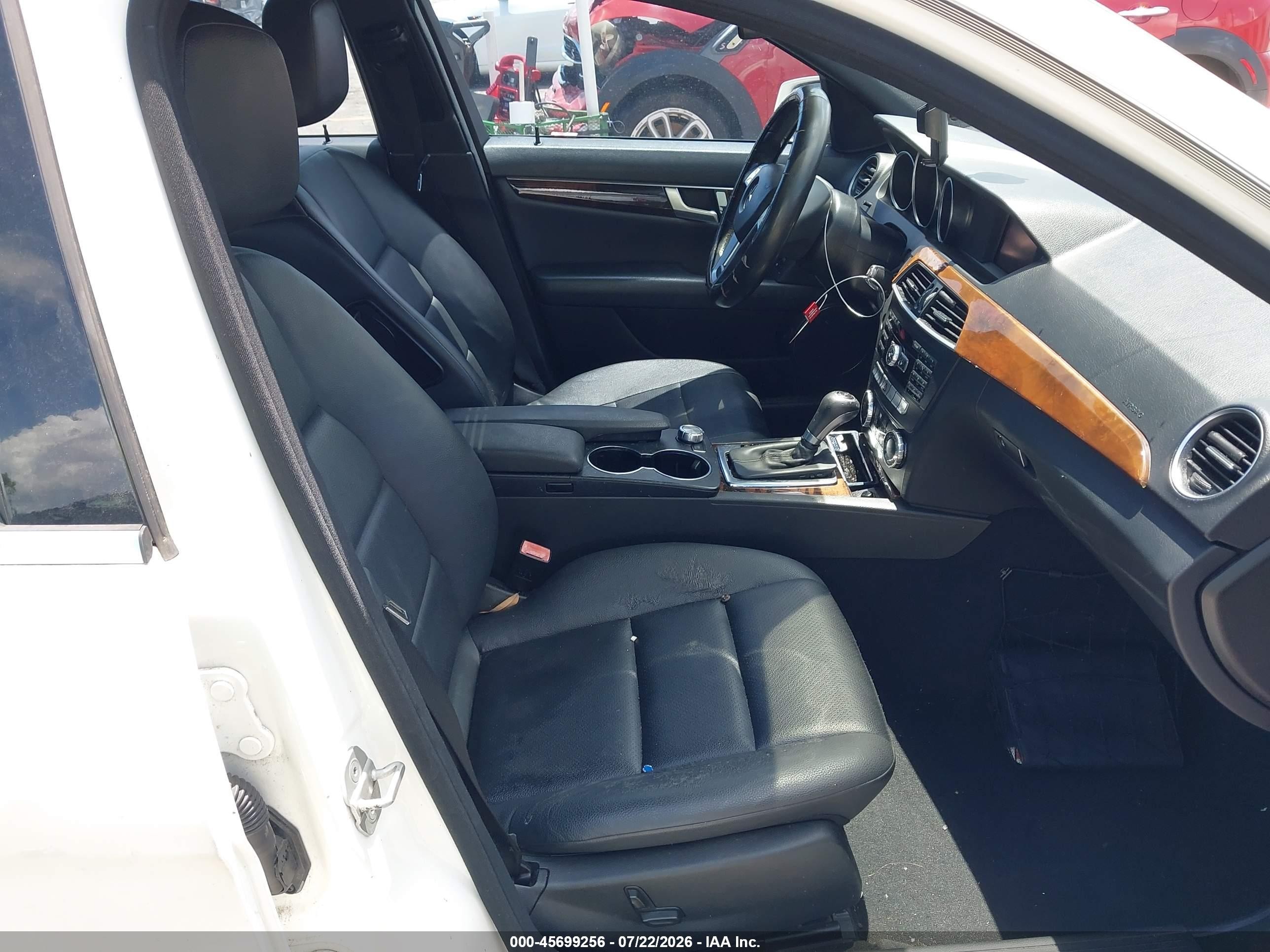 2013 Mercedes-benz C 250 Sport White vin: WDDGF4HB5DR285814