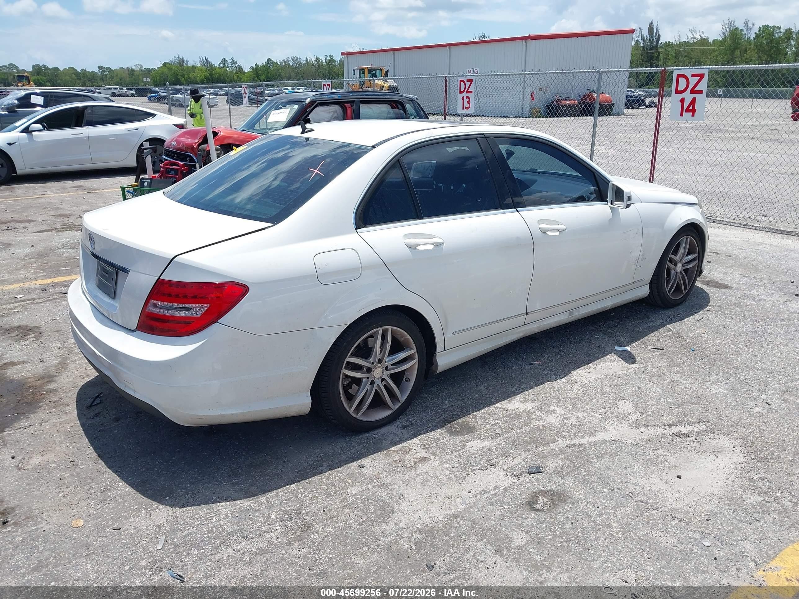 2013 Mercedes-benz C 250 Sport White vin: WDDGF4HB5DR285814