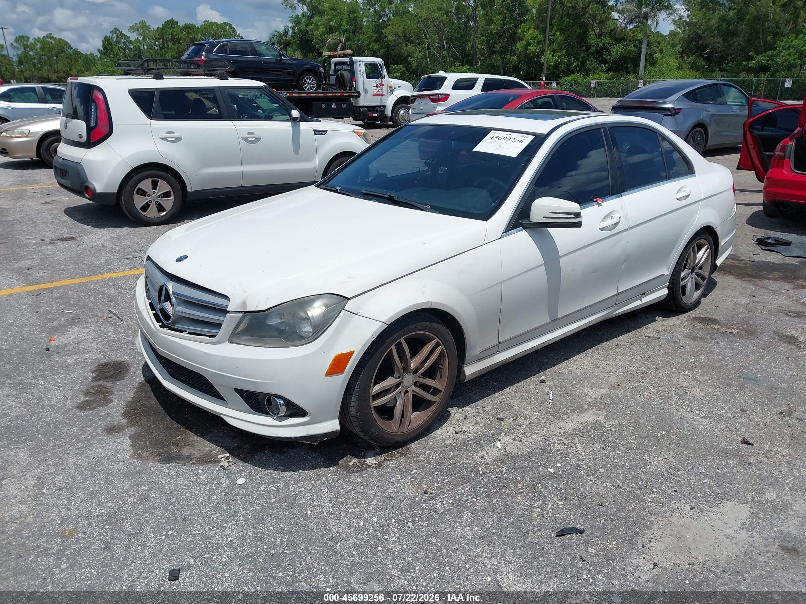 2013 Mercedes-benz C 250 Sport White vin: WDDGF4HB5DR285814
