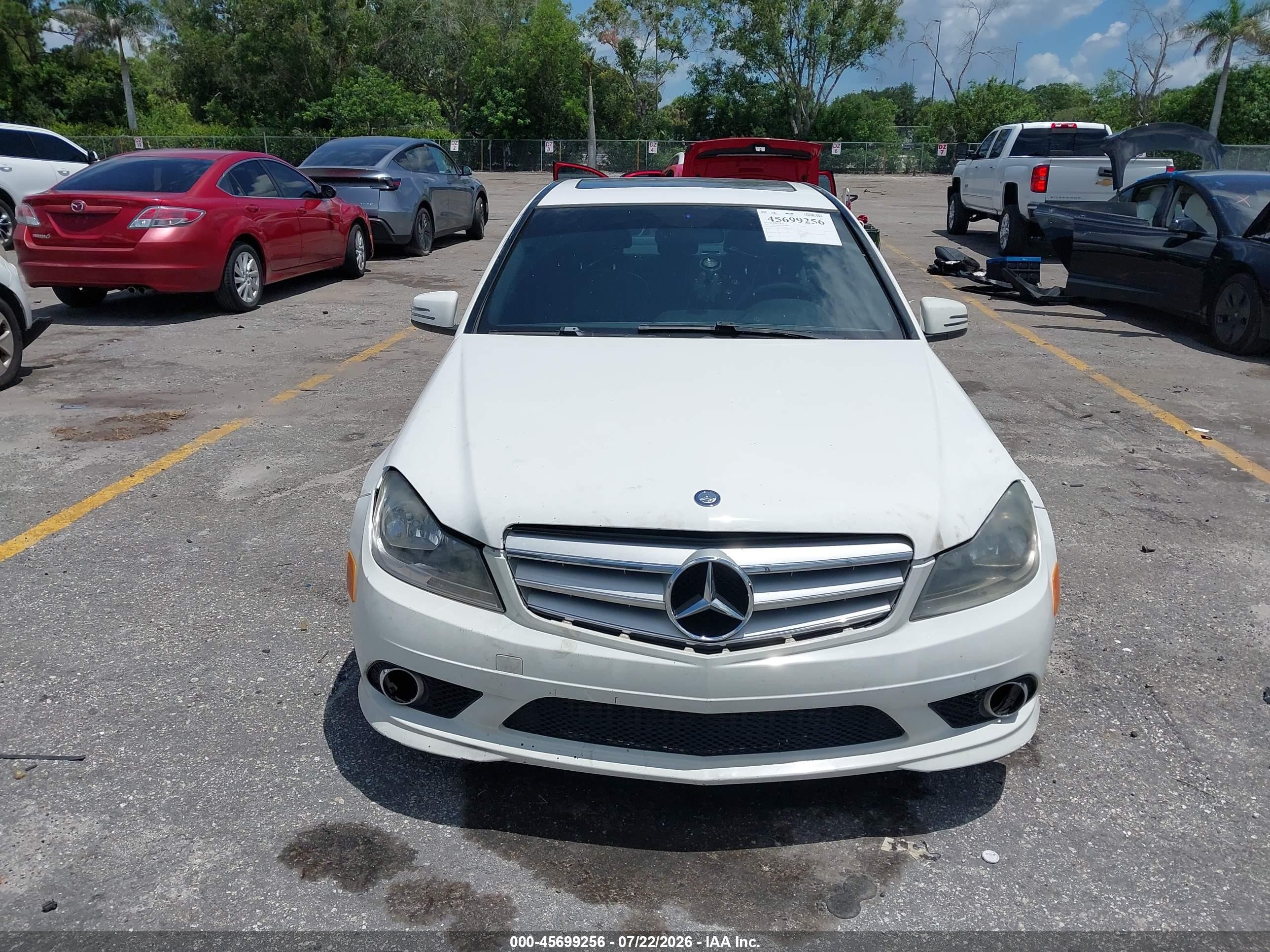 2013 Mercedes-benz C 250 Sport White vin: WDDGF4HB5DR285814