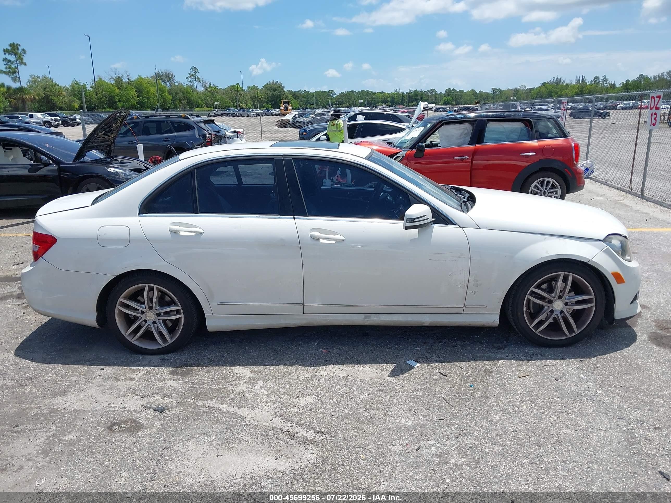 2013 Mercedes-benz C 250 Sport White vin: WDDGF4HB5DR285814