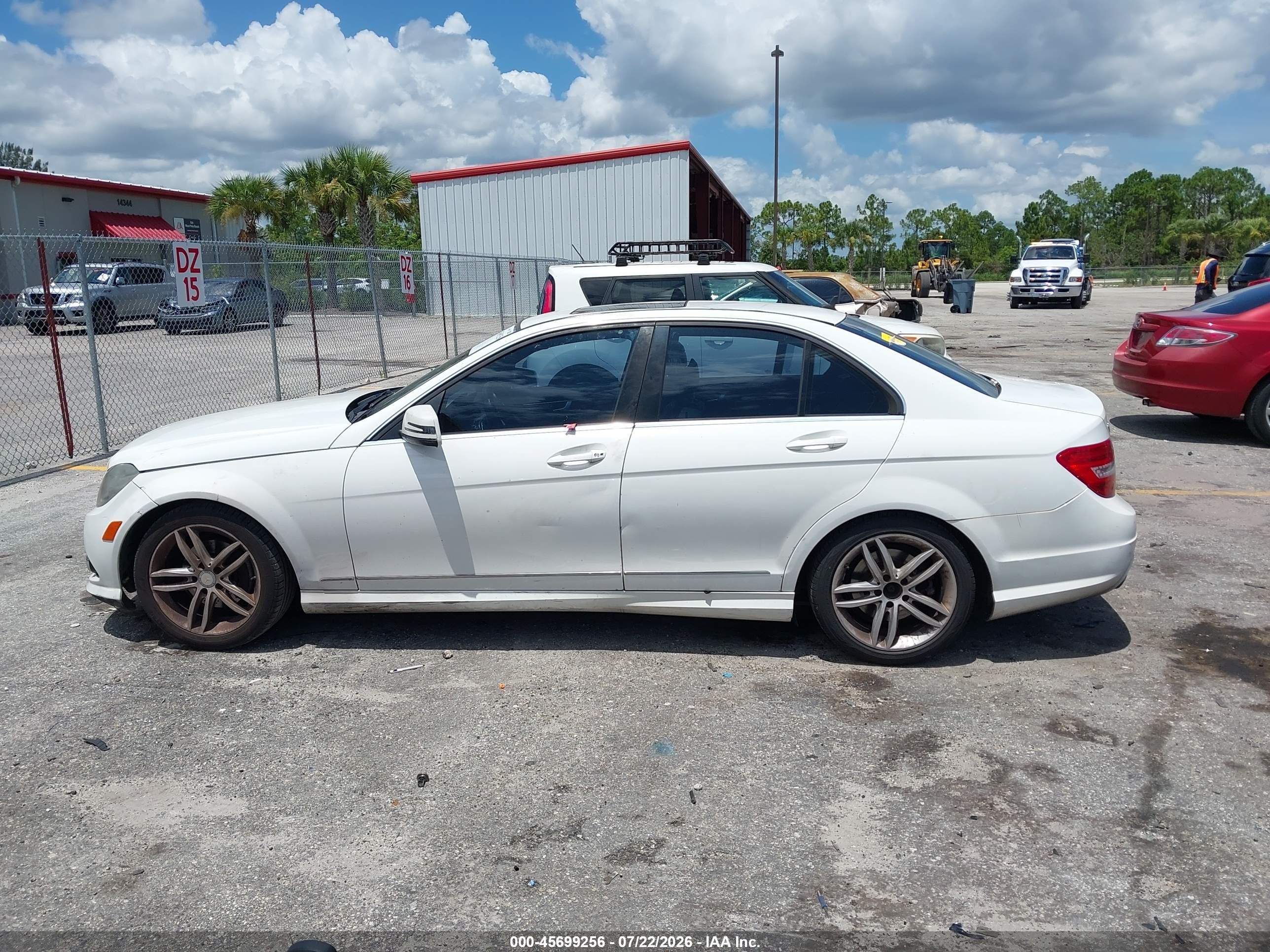 2013 Mercedes-benz C 250 Sport White vin: WDDGF4HB5DR285814