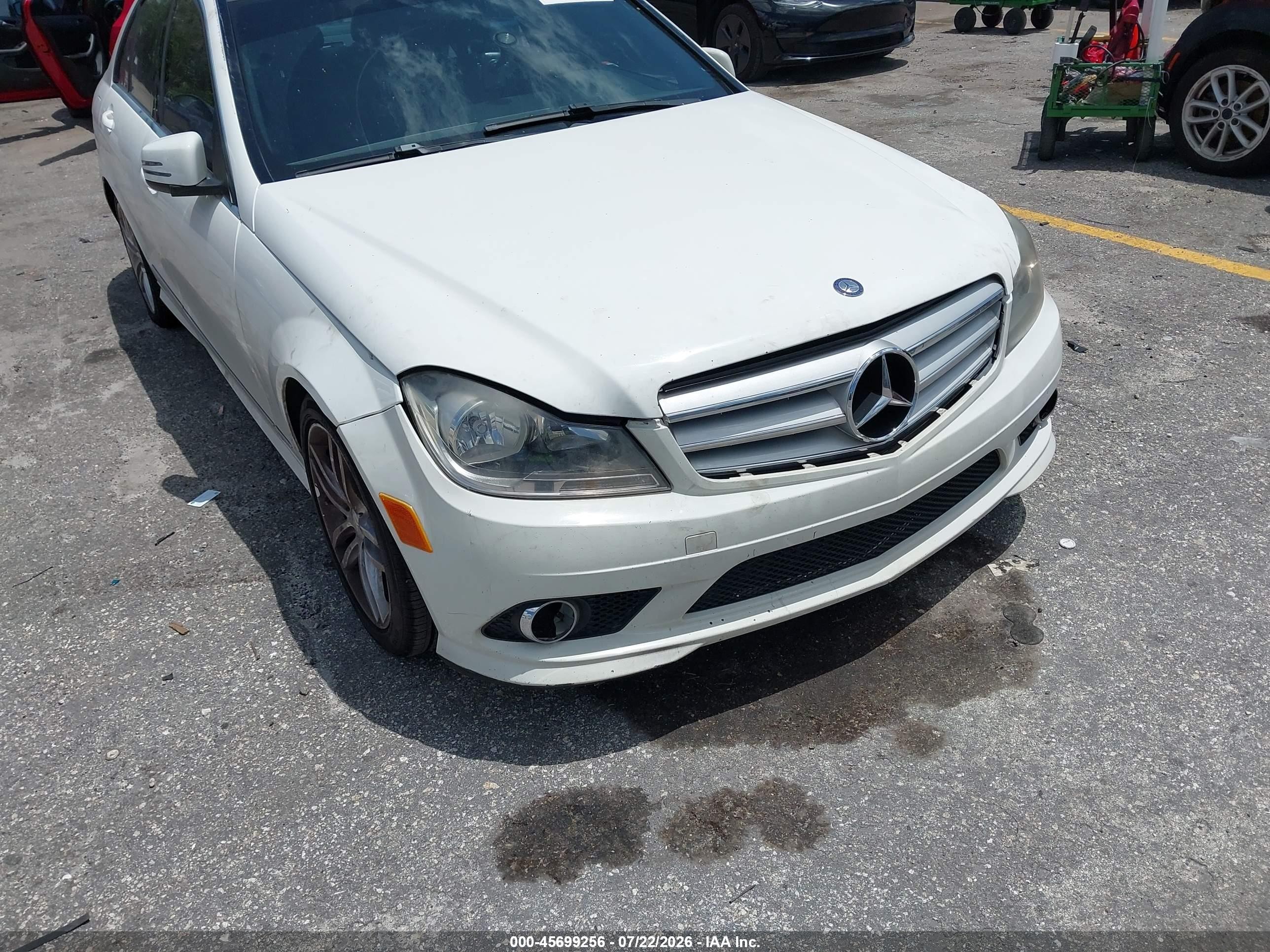2013 Mercedes-benz C 250 Sport White vin: WDDGF4HB5DR285814