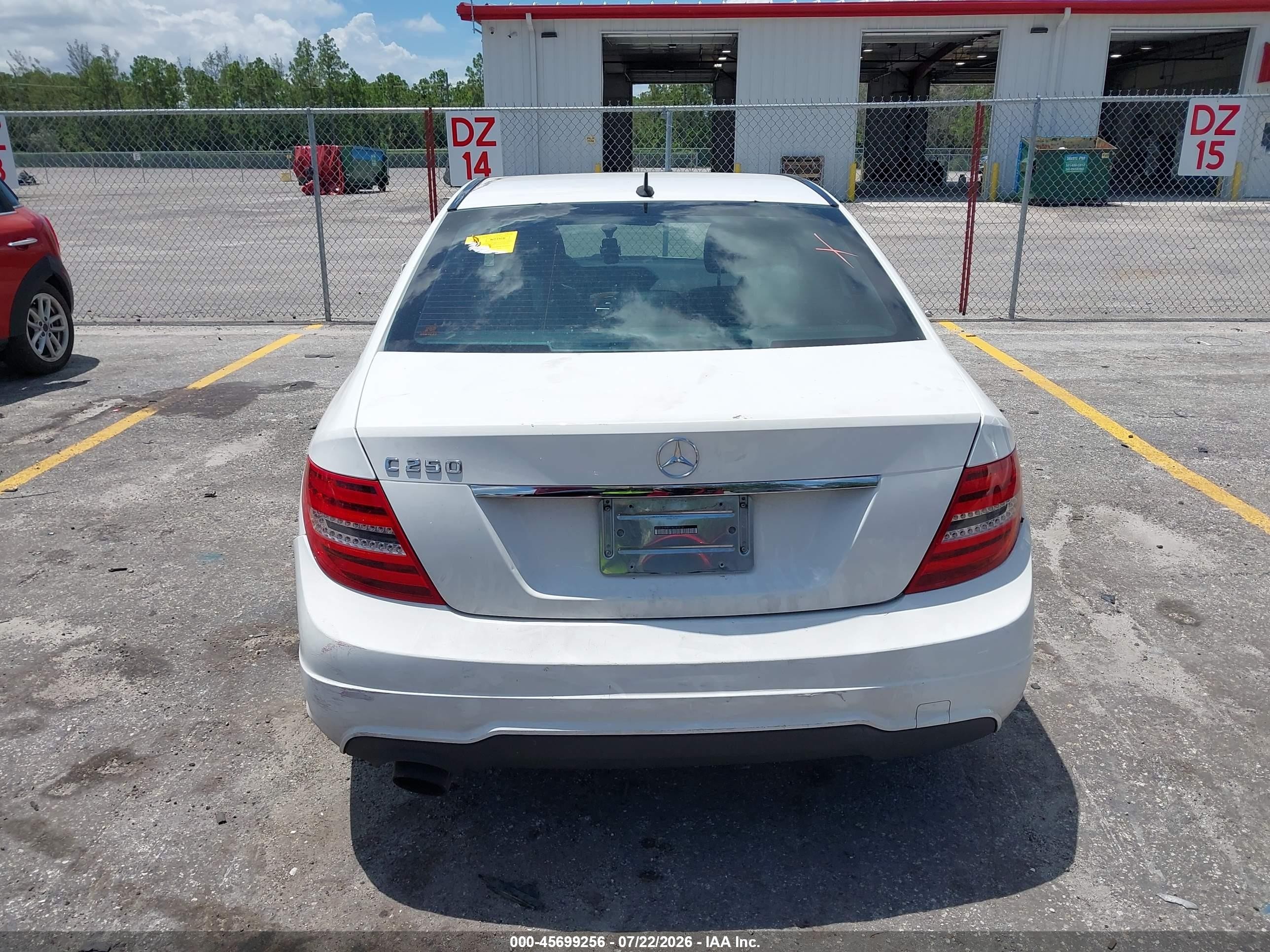2013 Mercedes-benz C 250 Sport White vin: WDDGF4HB5DR285814
