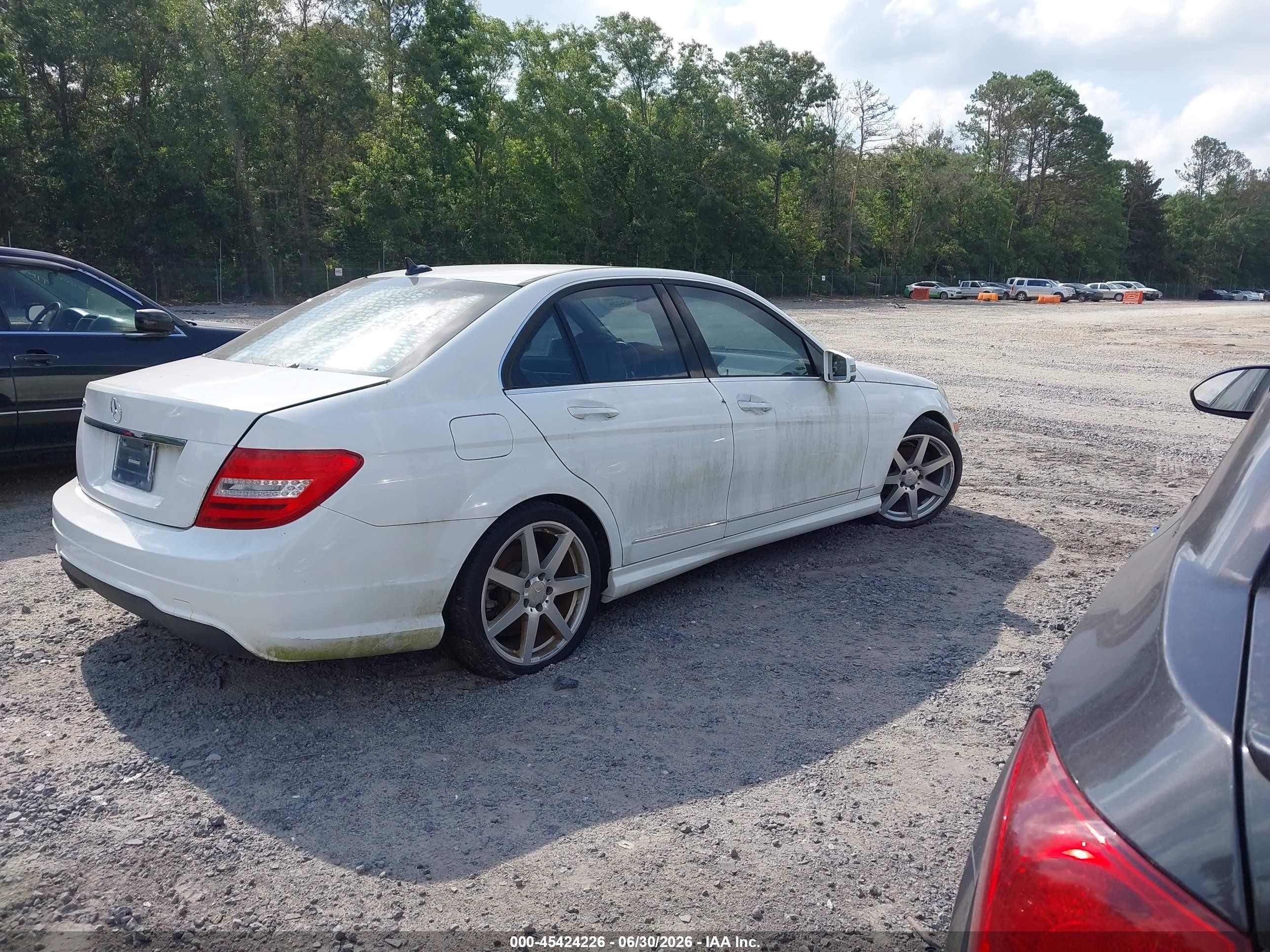 2013 Mercedes-benz C 250 Sport White vin: WDDGF4HB5DR289569