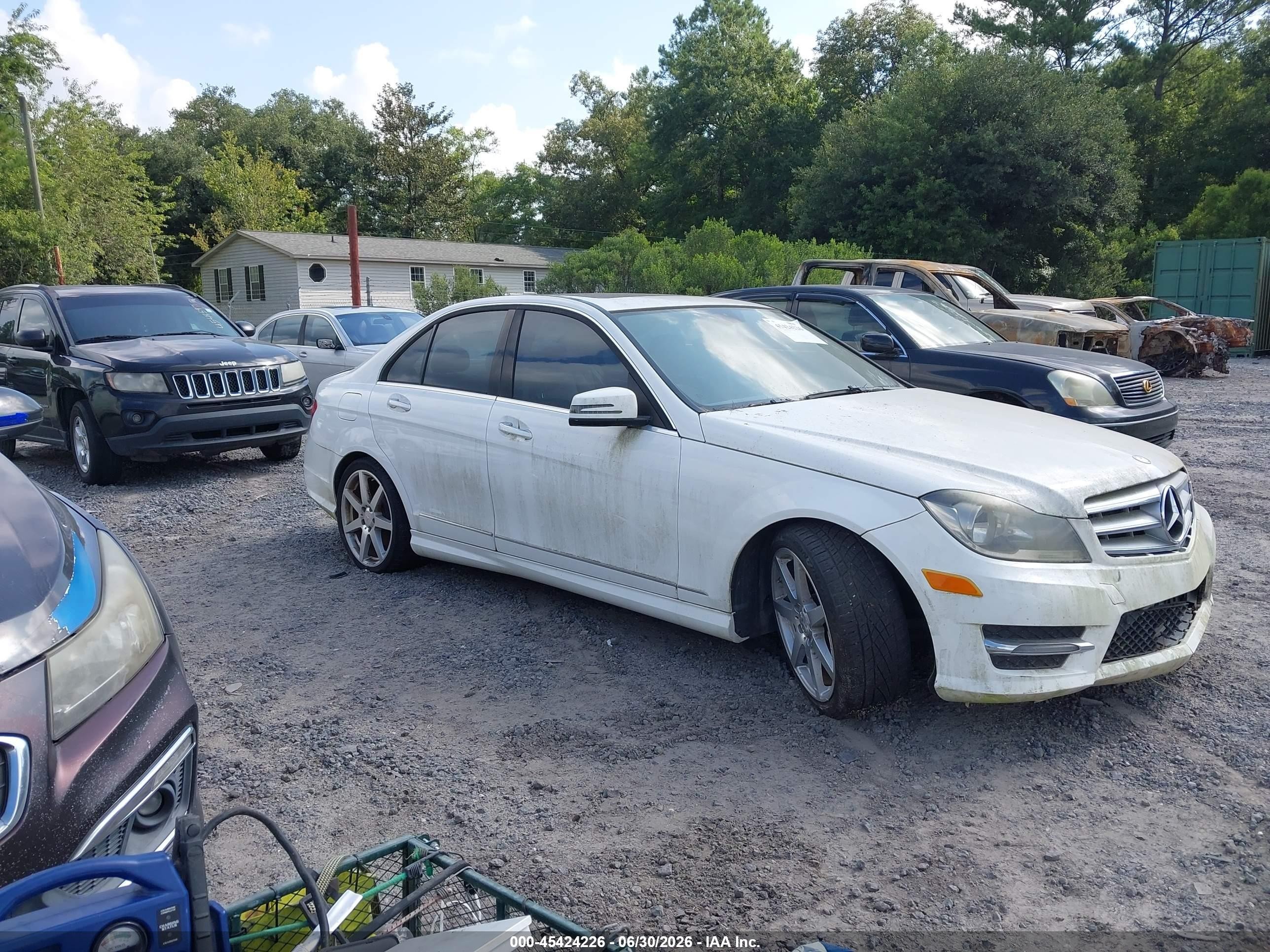 2013 Mercedes-benz C 250 Sport White vin: WDDGF4HB5DR289569