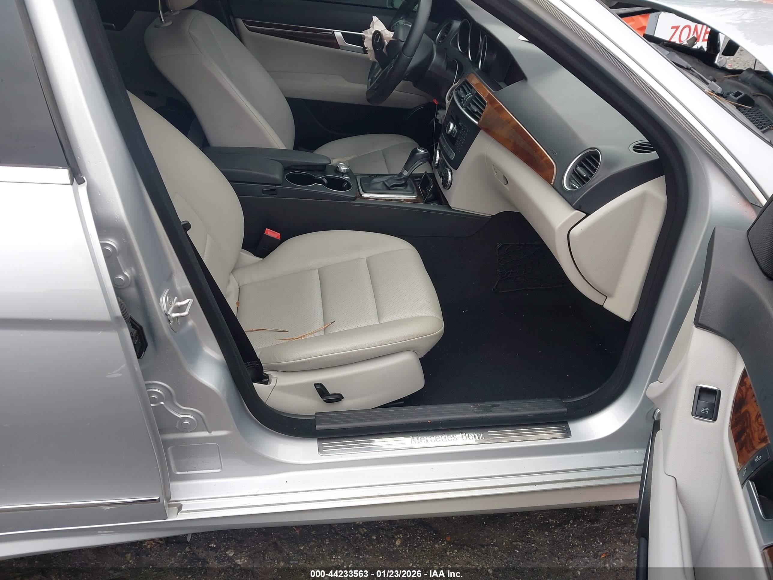 2013 Mercedes-benz C 250 Sport Silver vin: WDDGF4HB5DR296358