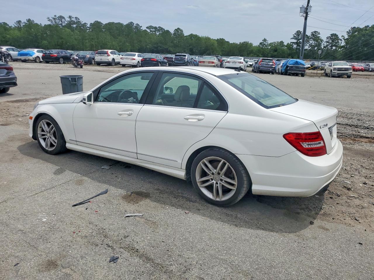 2013 Mercedes-benz C 250 White vin: WDDGF4HB5DR297106