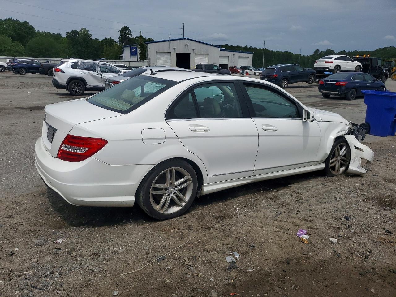 2013 Mercedes-benz C 250 White vin: WDDGF4HB5DR297106