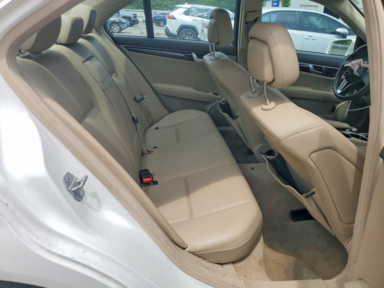 2013 Mercedes-benz C 250 White vin: WDDGF4HB5DR297106