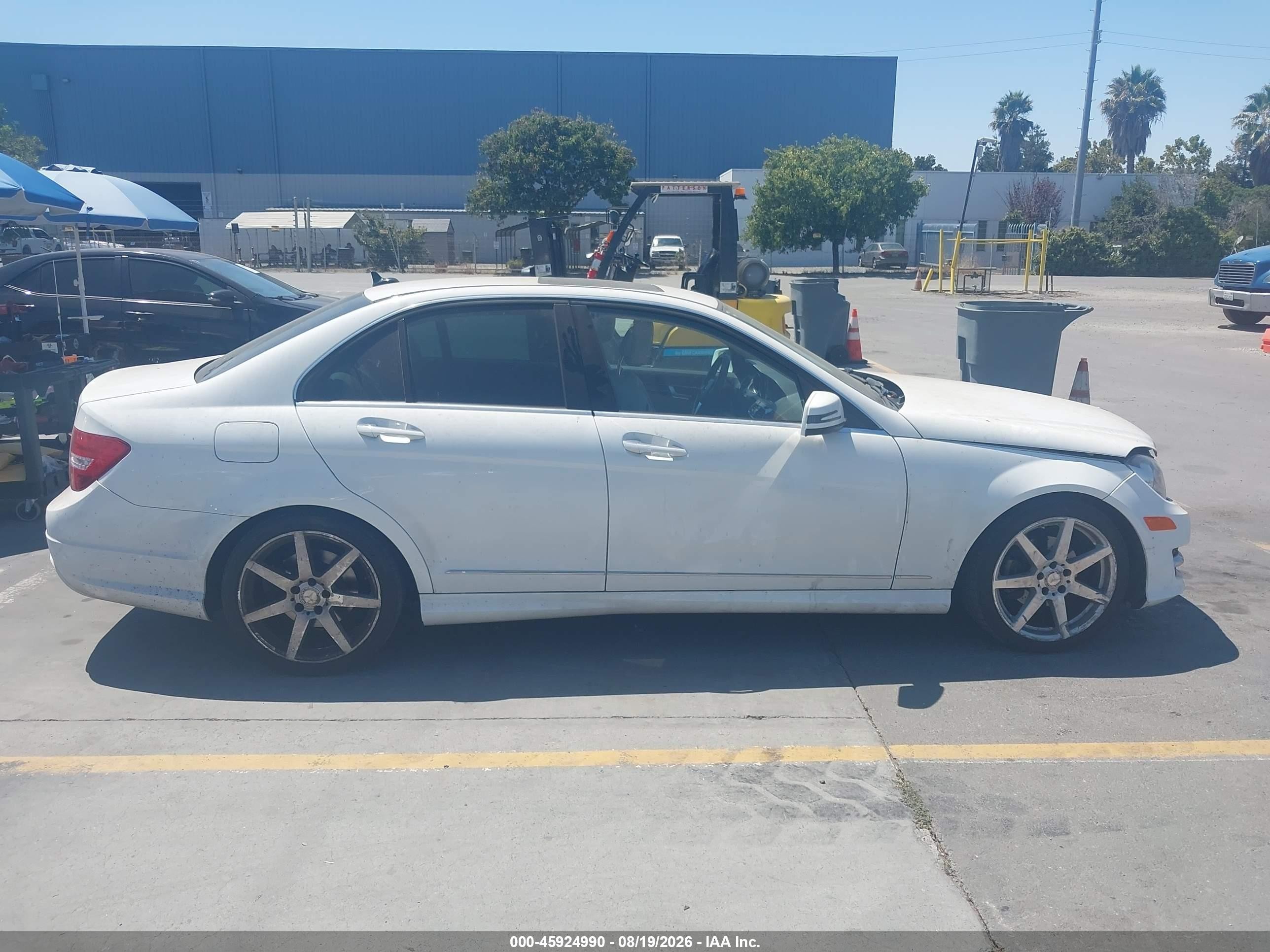 2014 Mercedes-benz C 250 Luxury/sport White vin: WDDGF4HB5EA952994