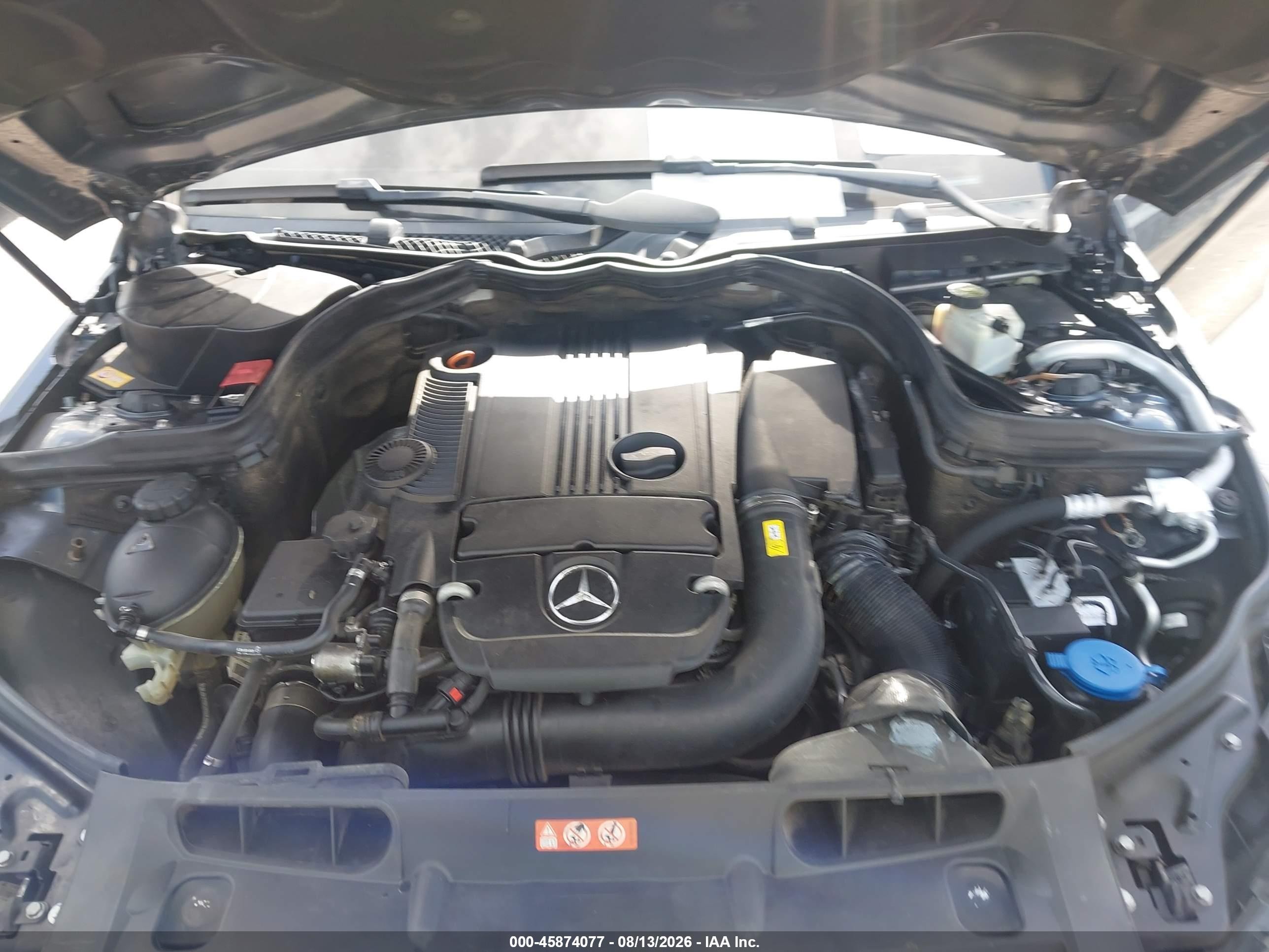 2014 Mercedes-benz C 250 Sport Серый vin: WDDGF4HB5EA957189