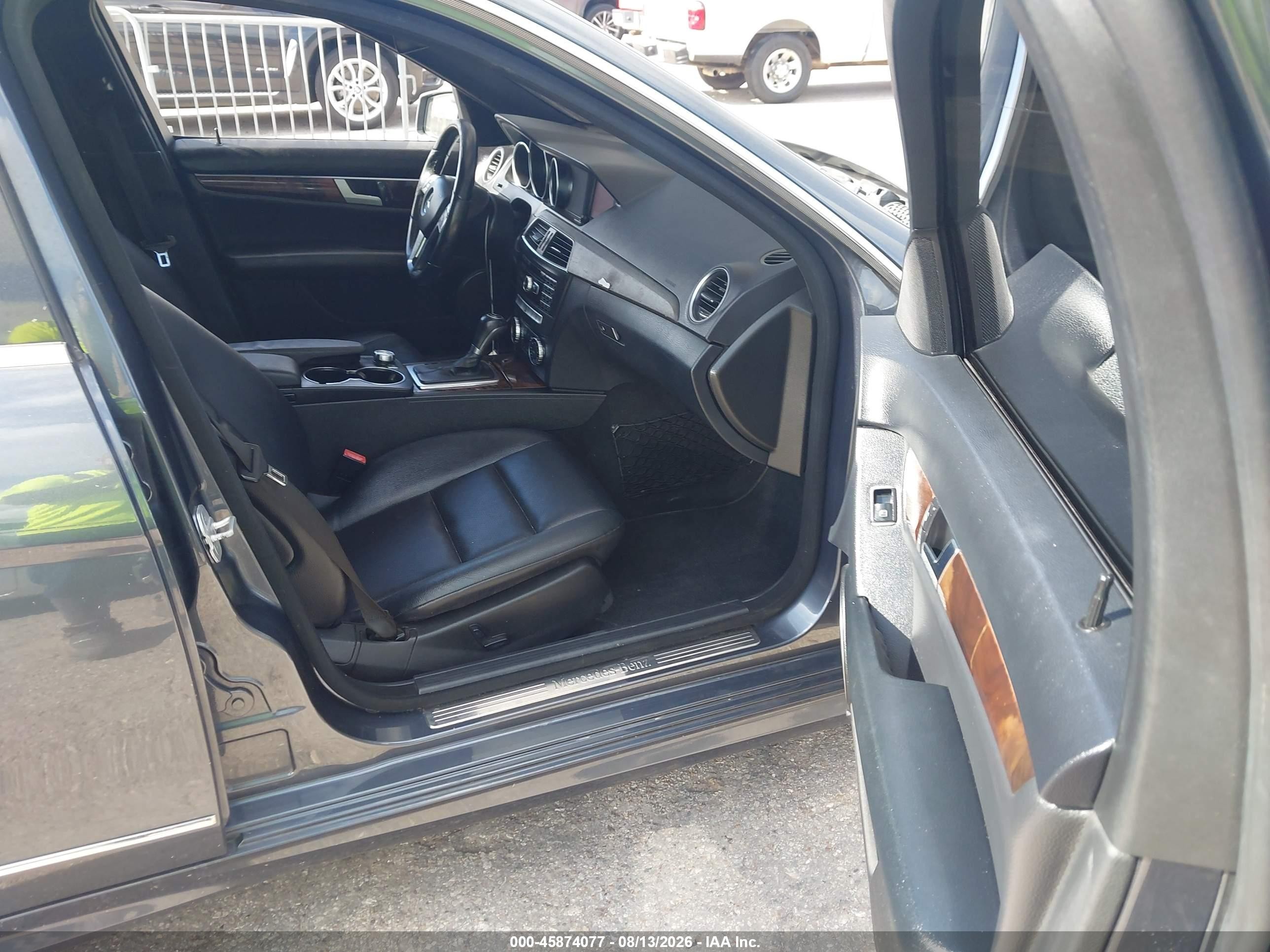 2014 Mercedes-benz C 250 Sport Серый vin: WDDGF4HB5EA957189