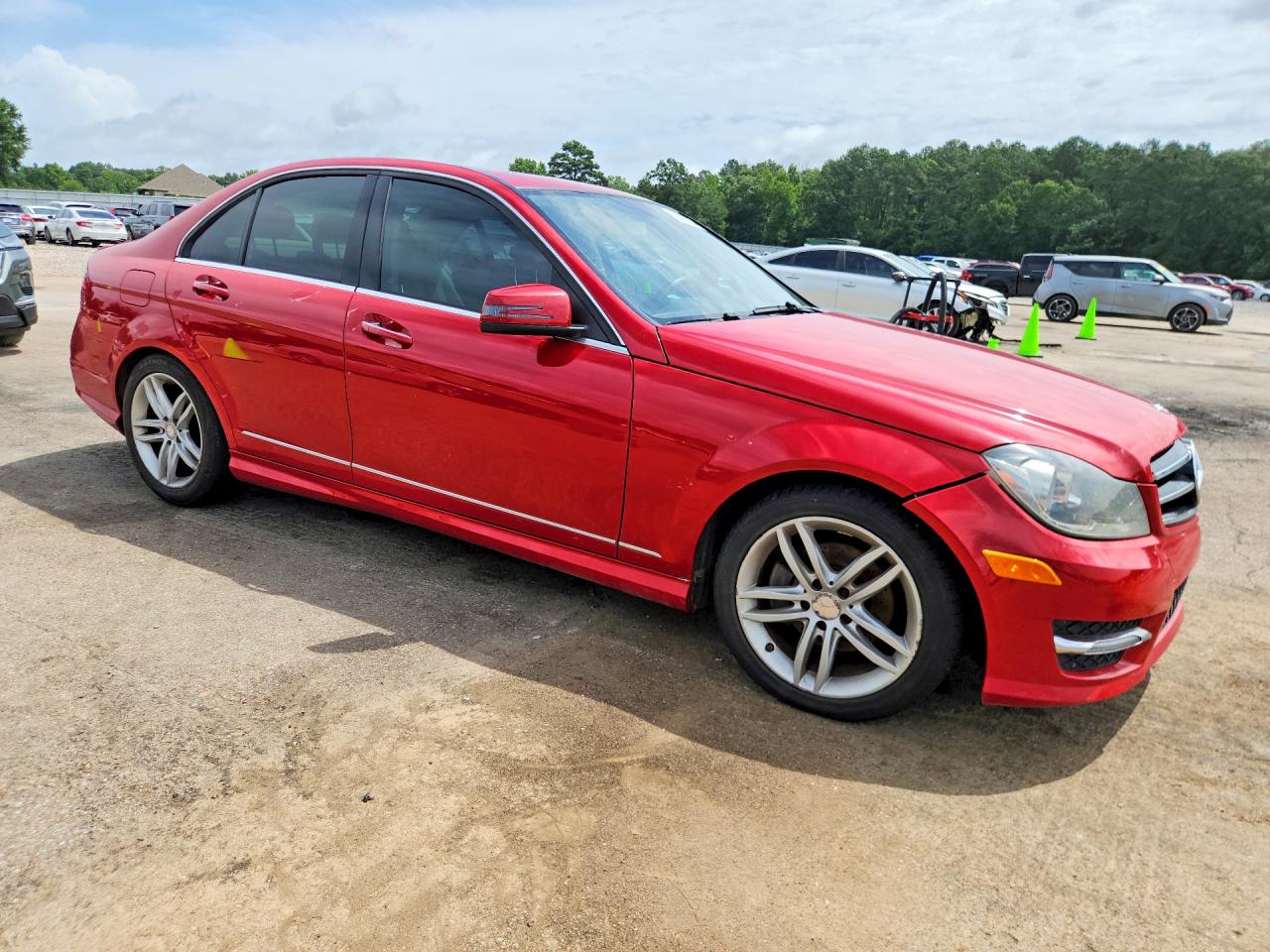 2014 Mercedes-benz C 250 Красный vin: WDDGF4HB5EA959377