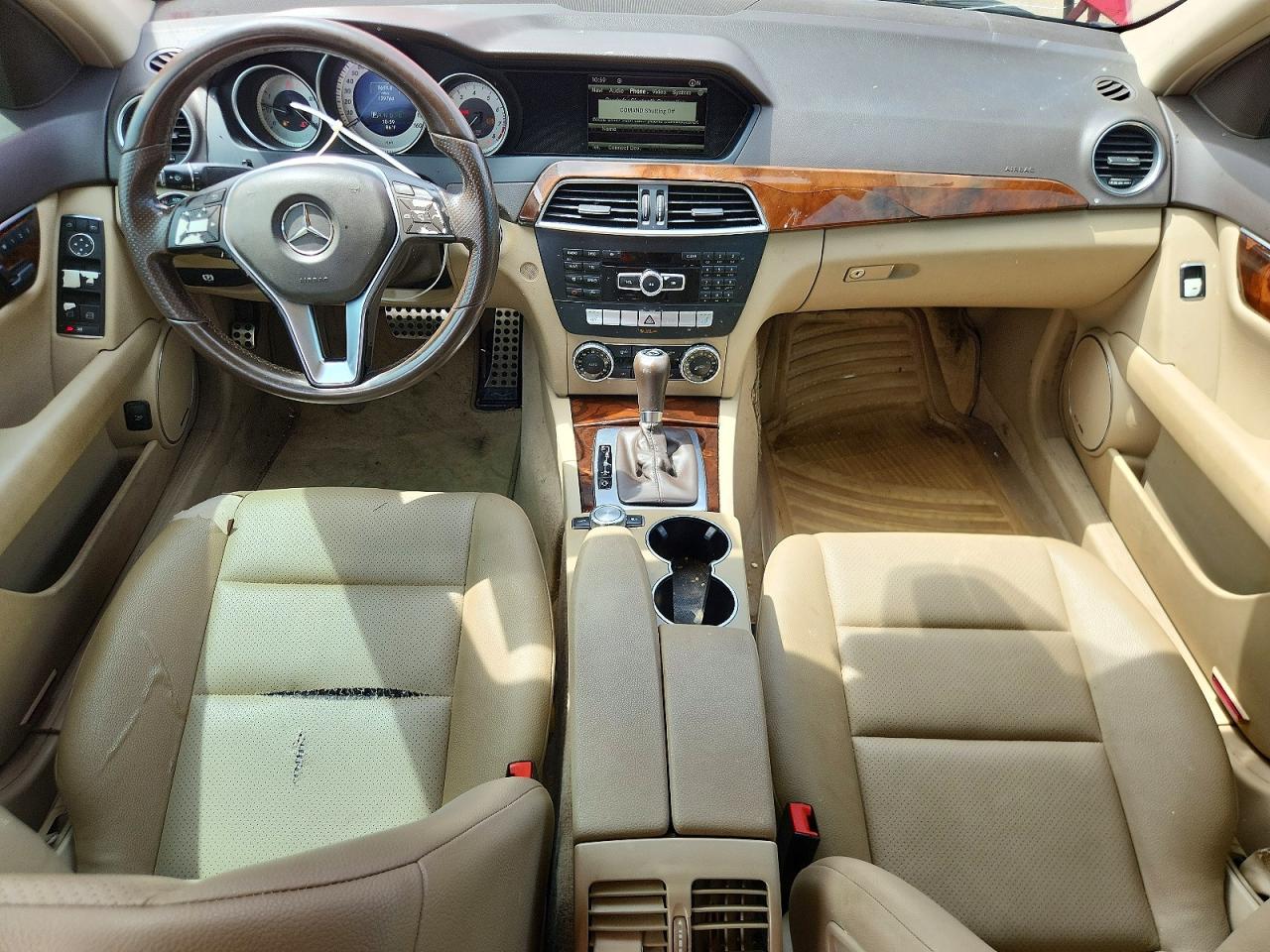 2014 Mercedes-benz C 250 Красный vin: WDDGF4HB5EA959377